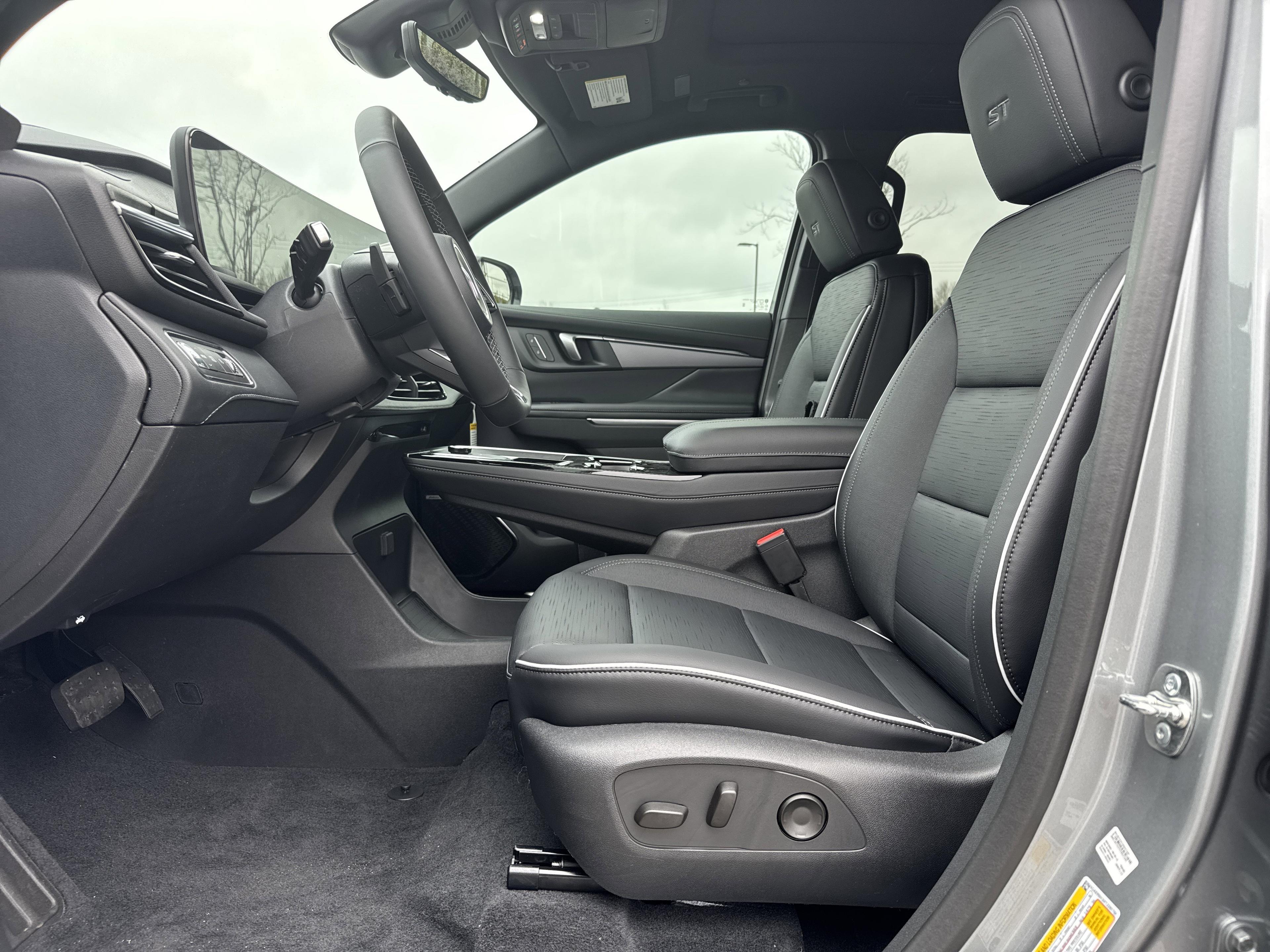 Buick Enclave Sport Touring Front Wheel Drive Suv - Thumbnail 14