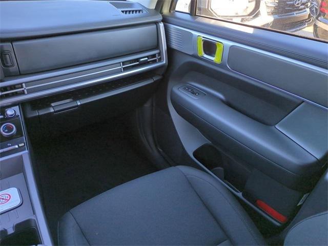 Hyundai Santa Fe Se Fwd Fwd 4D Sport Utility - Thumbnail 17