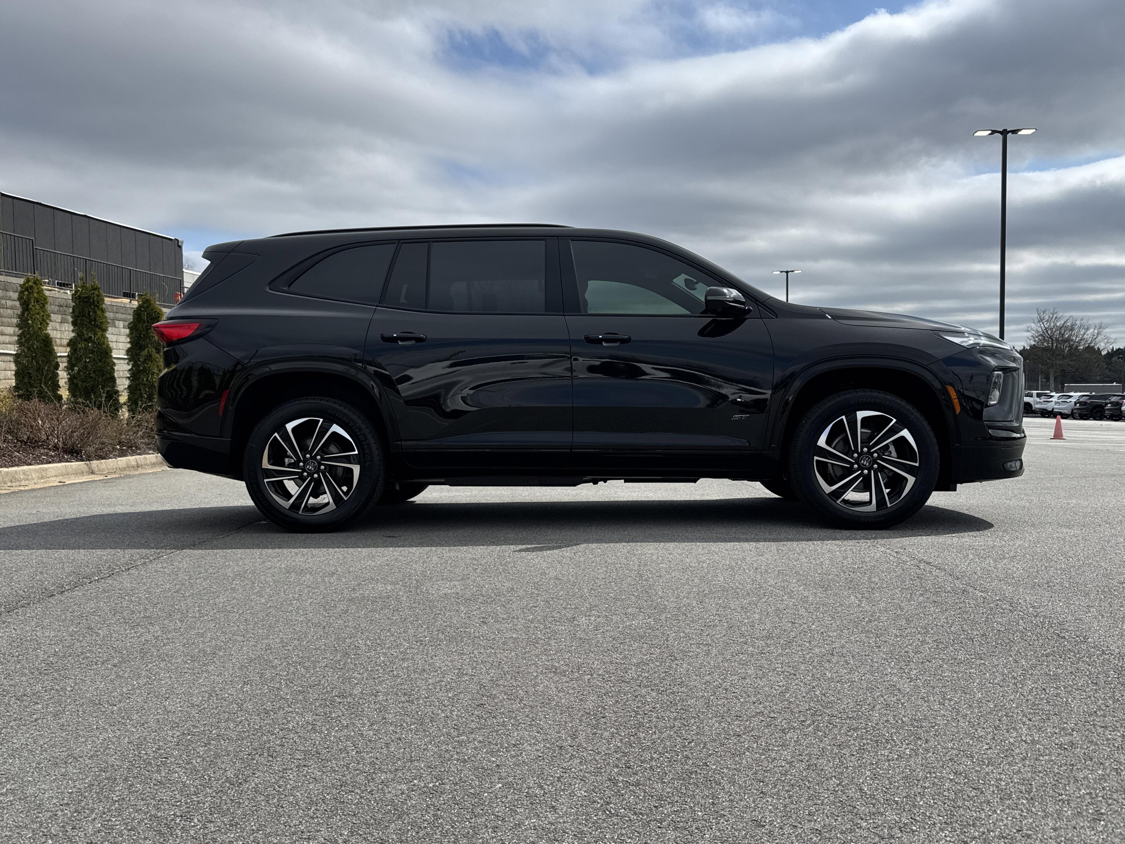 Buick Enclave Sport Touring Front Wheel Drive Suv - Thumbnail 10