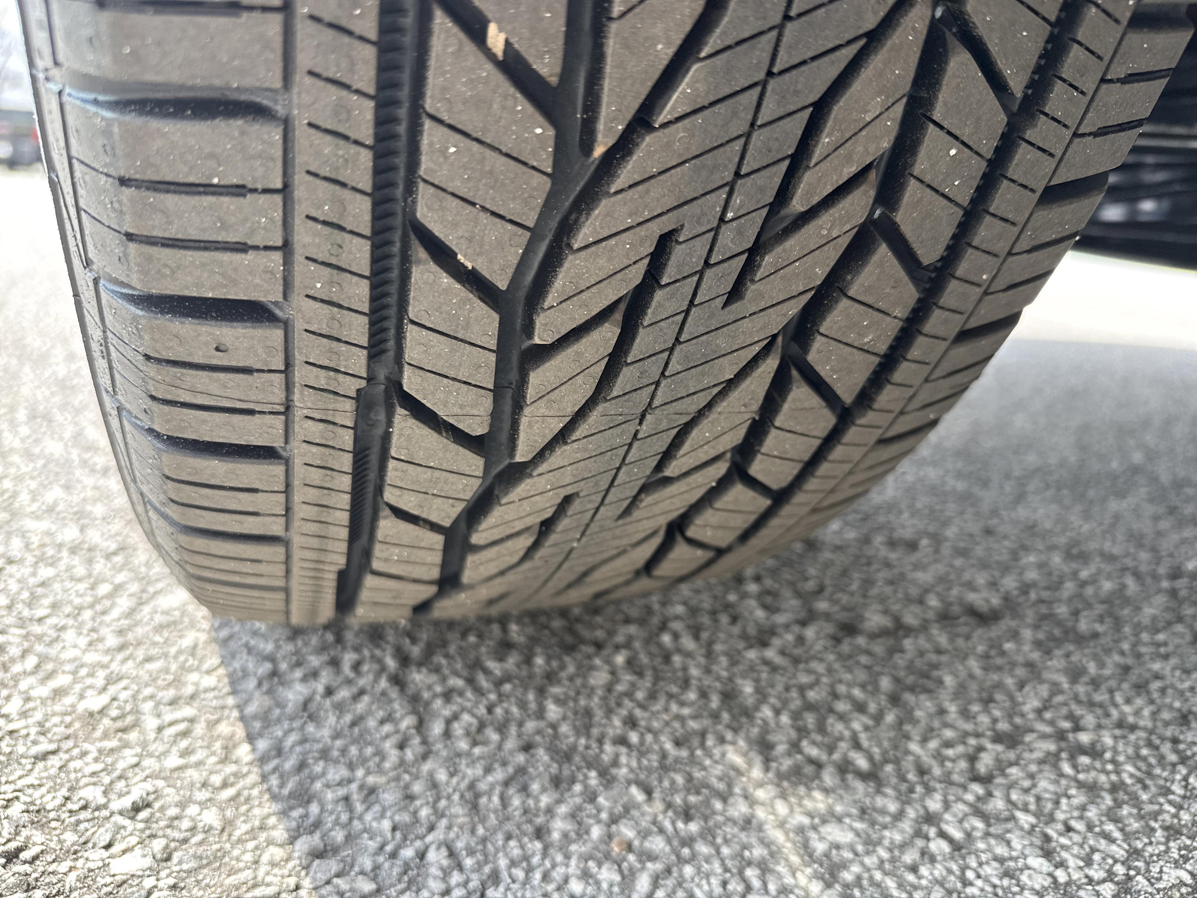 Buick Enclave Sport Touring Front Wheel Drive Suv - Thumbnail 11