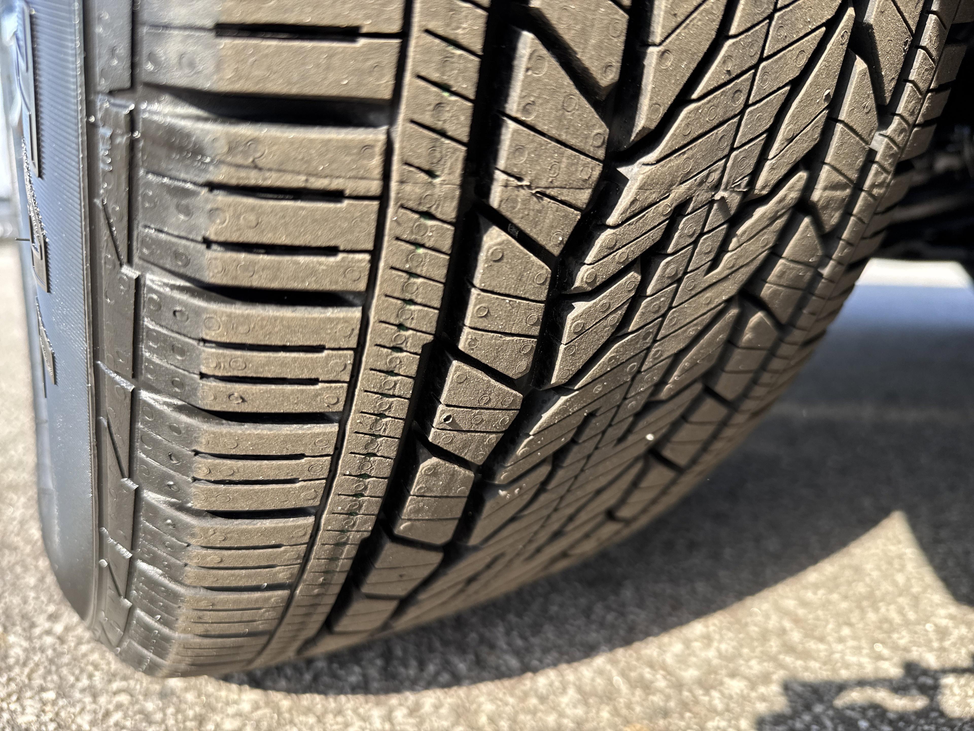 Buick Enclave Sport Touring Front Wheel Drive Suv - Thumbnail 11