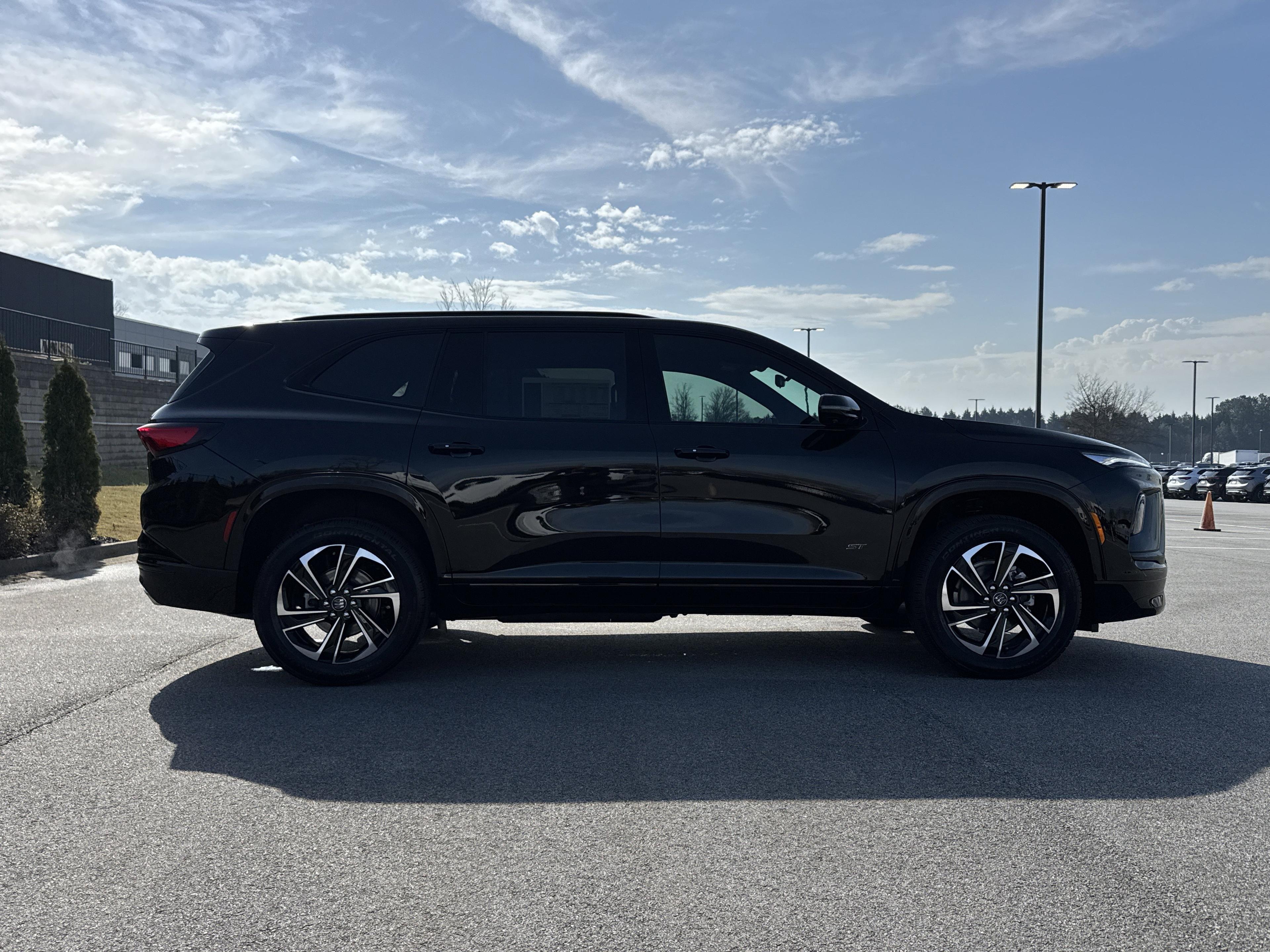 Buick Enclave Sport Touring Front Wheel Drive Suv - Thumbnail 10