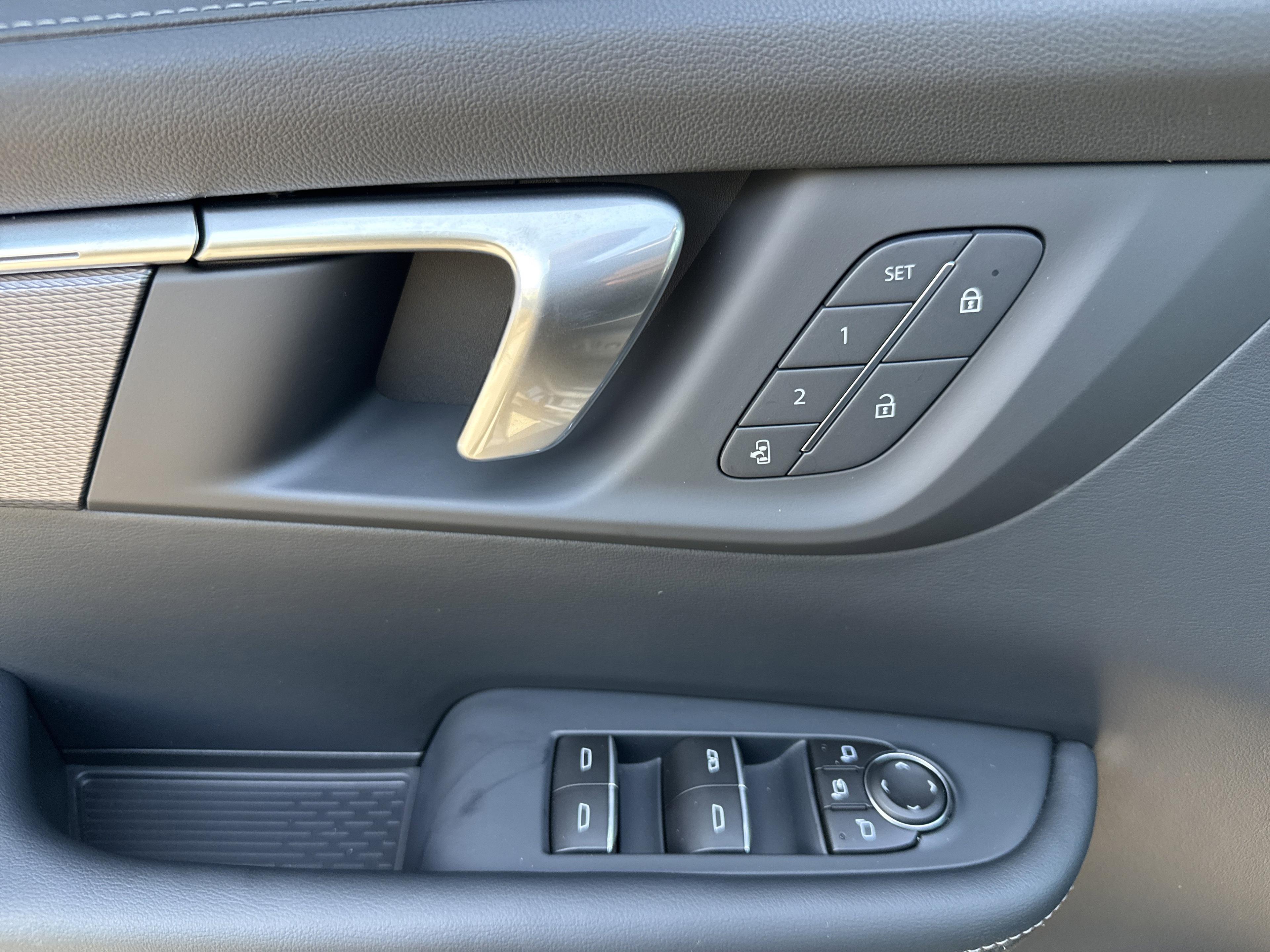 Buick Enclave Sport Touring Front Wheel Drive Suv - Thumbnail 14