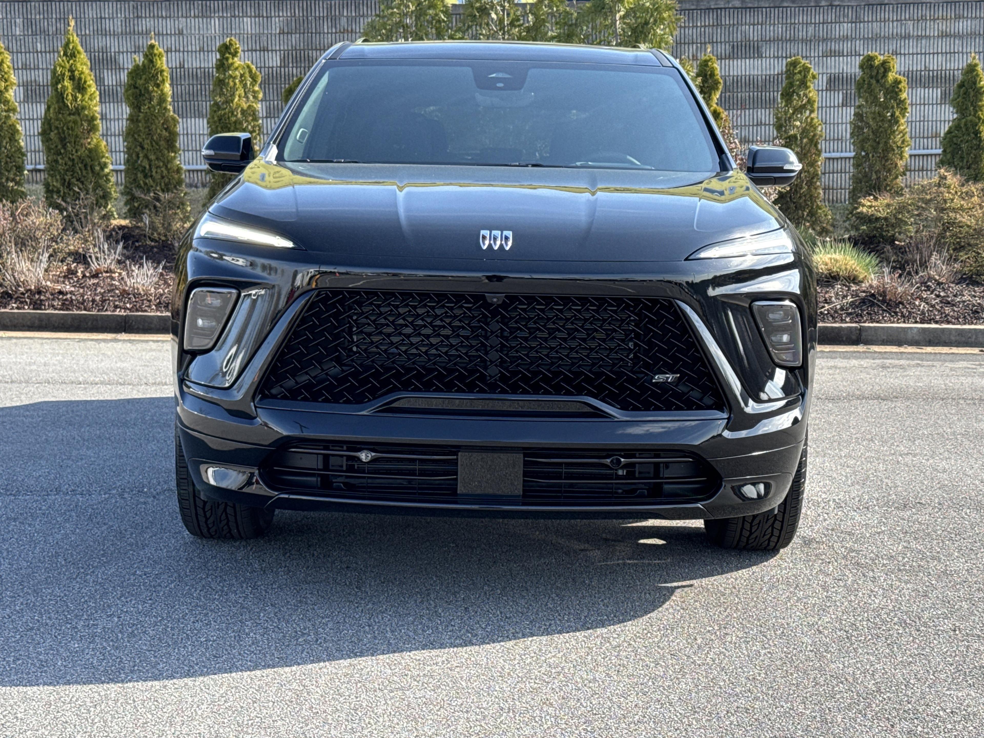 Buick Enclave Sport Touring Front Wheel Drive Suv - Thumbnail 2