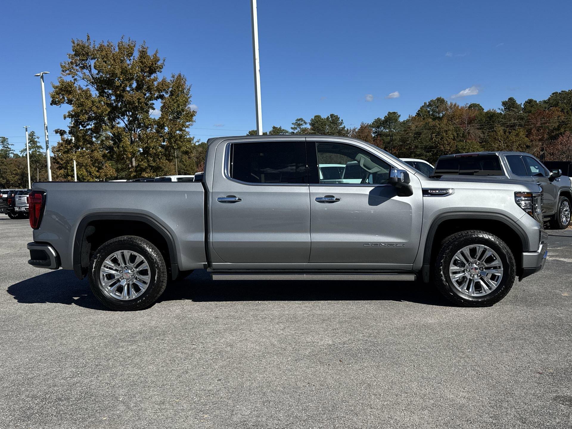 GMC Sierra 1500 Denali Four Wheel Drive Crew Cab - Thumbnail 10