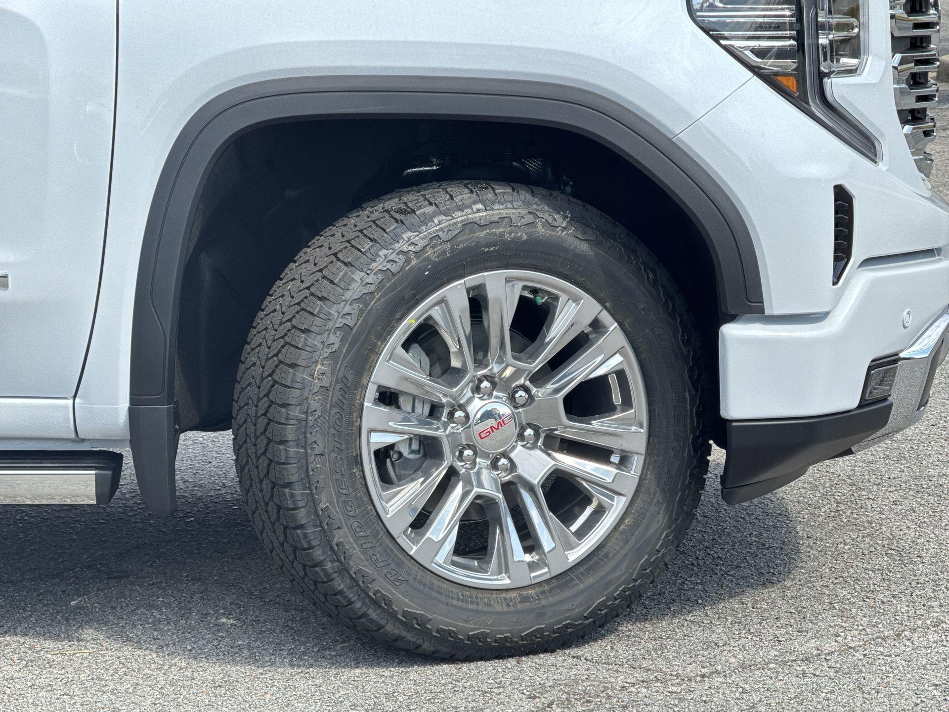 GMC Sierra 1500 Denali Four Wheel Drive Crew Cab - Thumbnail 11