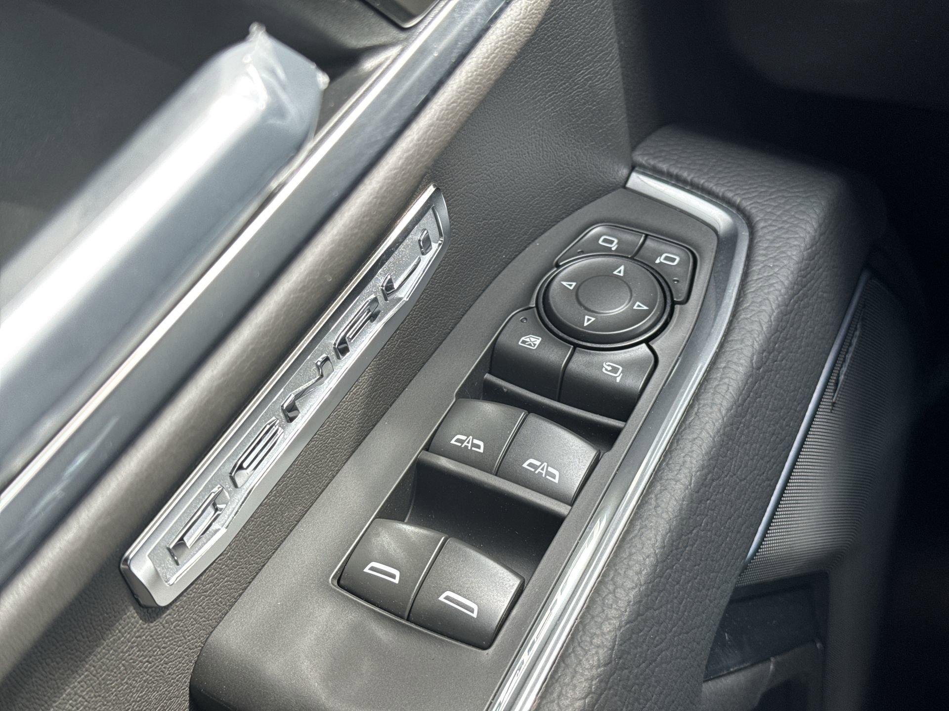 GMC Sierra 1500 Denali Four Wheel Drive Crew Cab - Thumbnail 14