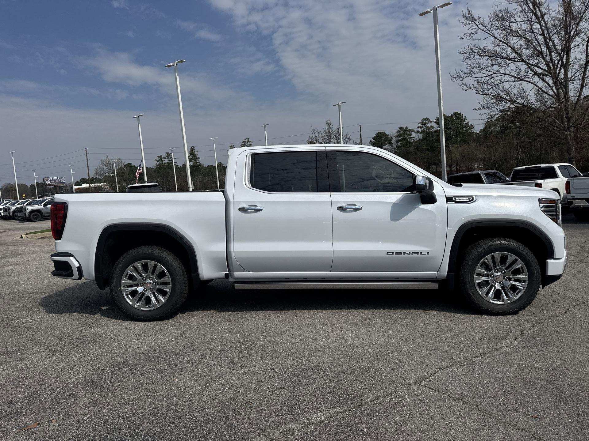 GMC Sierra 1500 Denali Four Wheel Drive Crew Cab - Thumbnail 10