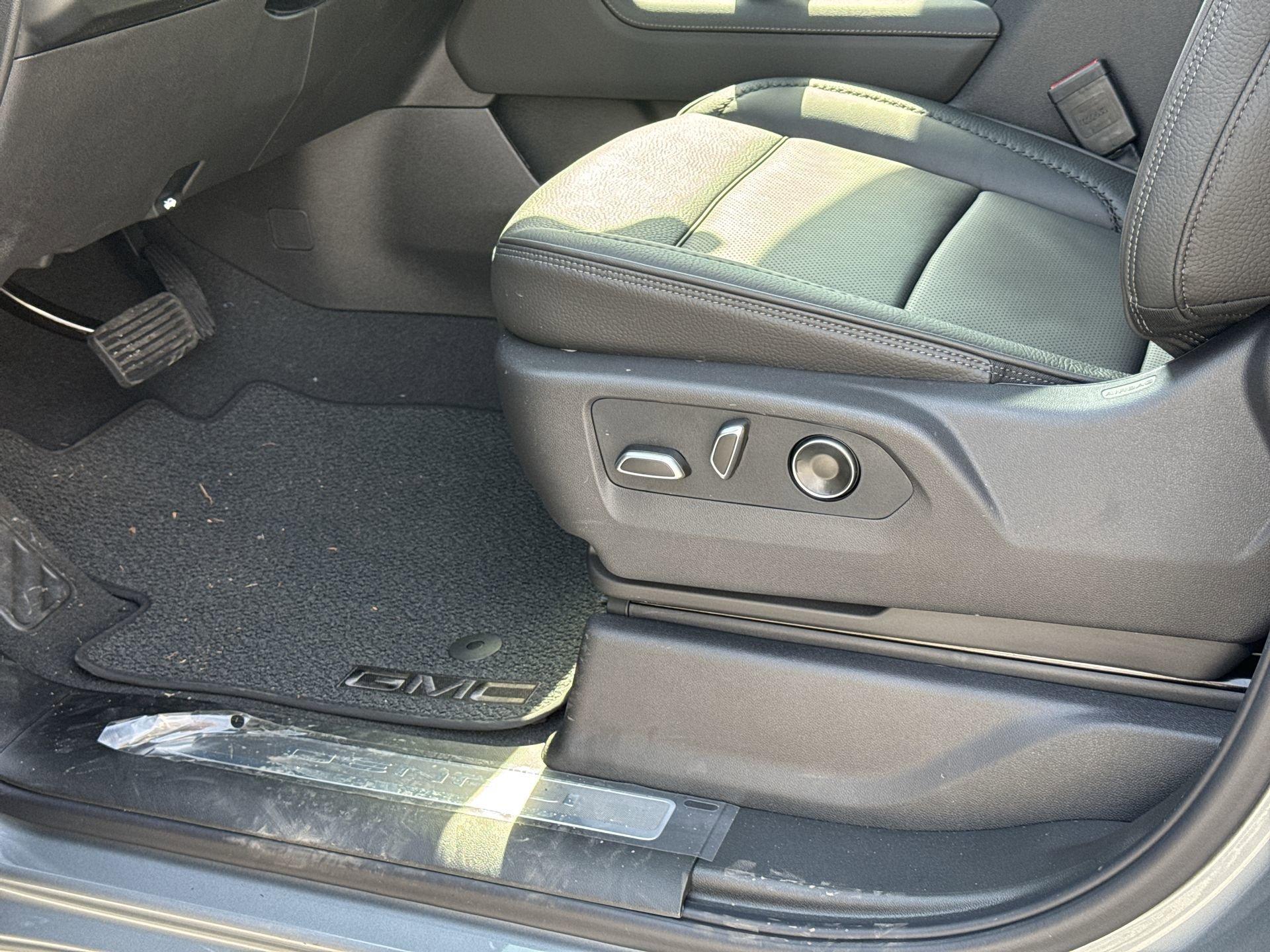 GMC Sierra 1500 Denali Four Wheel Drive Crew Cab - Thumbnail 16