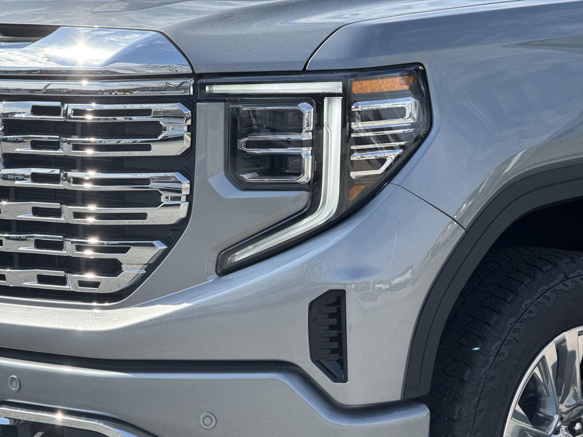 GMC Sierra 1500 Denali Four Wheel Drive Crew Cab - Thumbnail 5