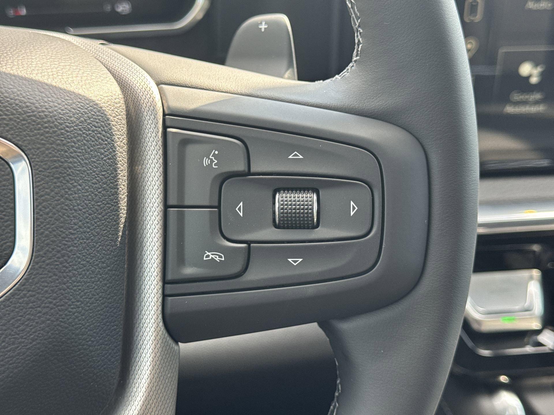 GMC Sierra 1500 Denali Four Wheel Drive Crew Cab - Thumbnail 19