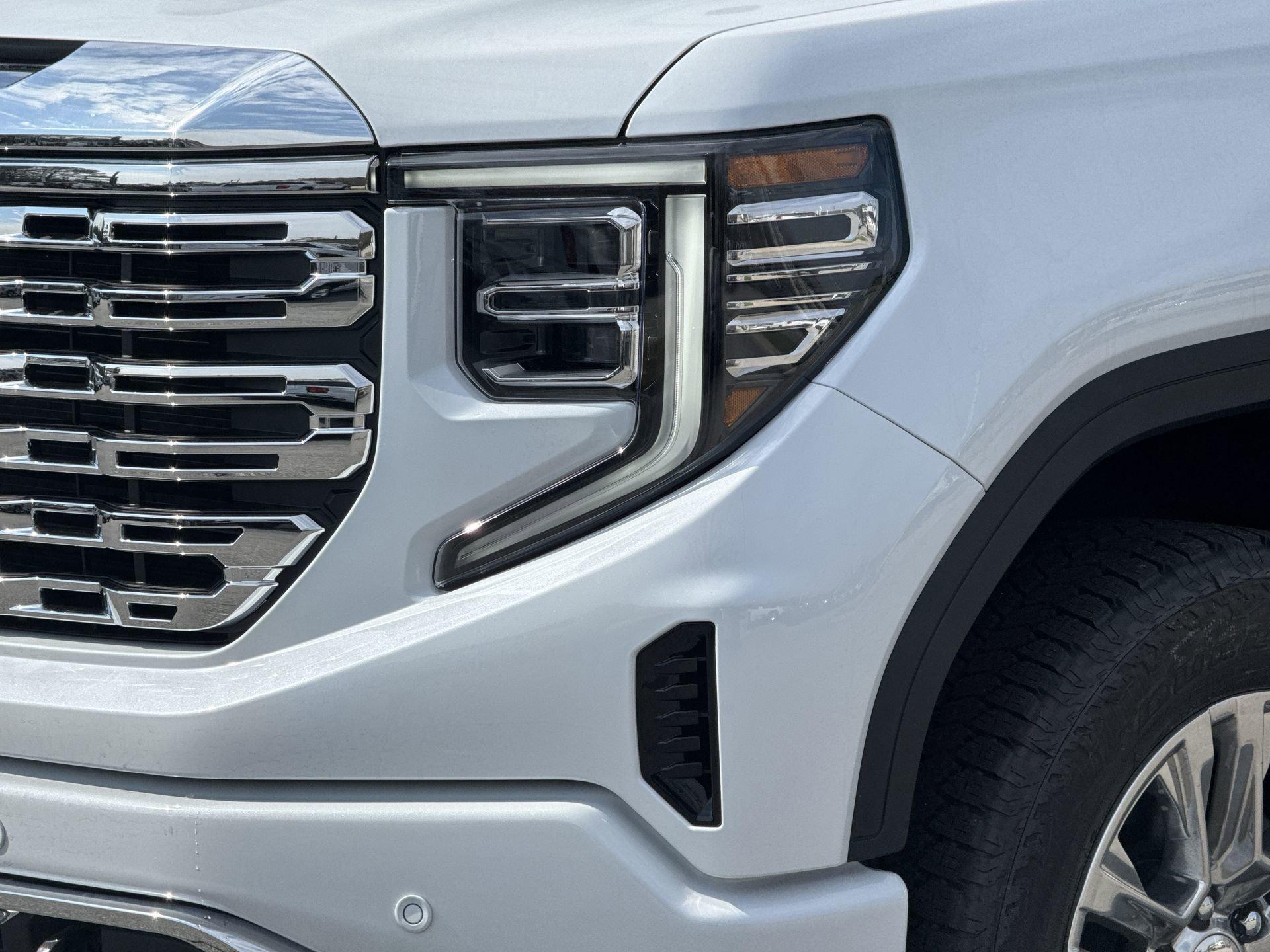 GMC Sierra 1500 Denali Four Wheel Drive Crew Cab - Thumbnail 5