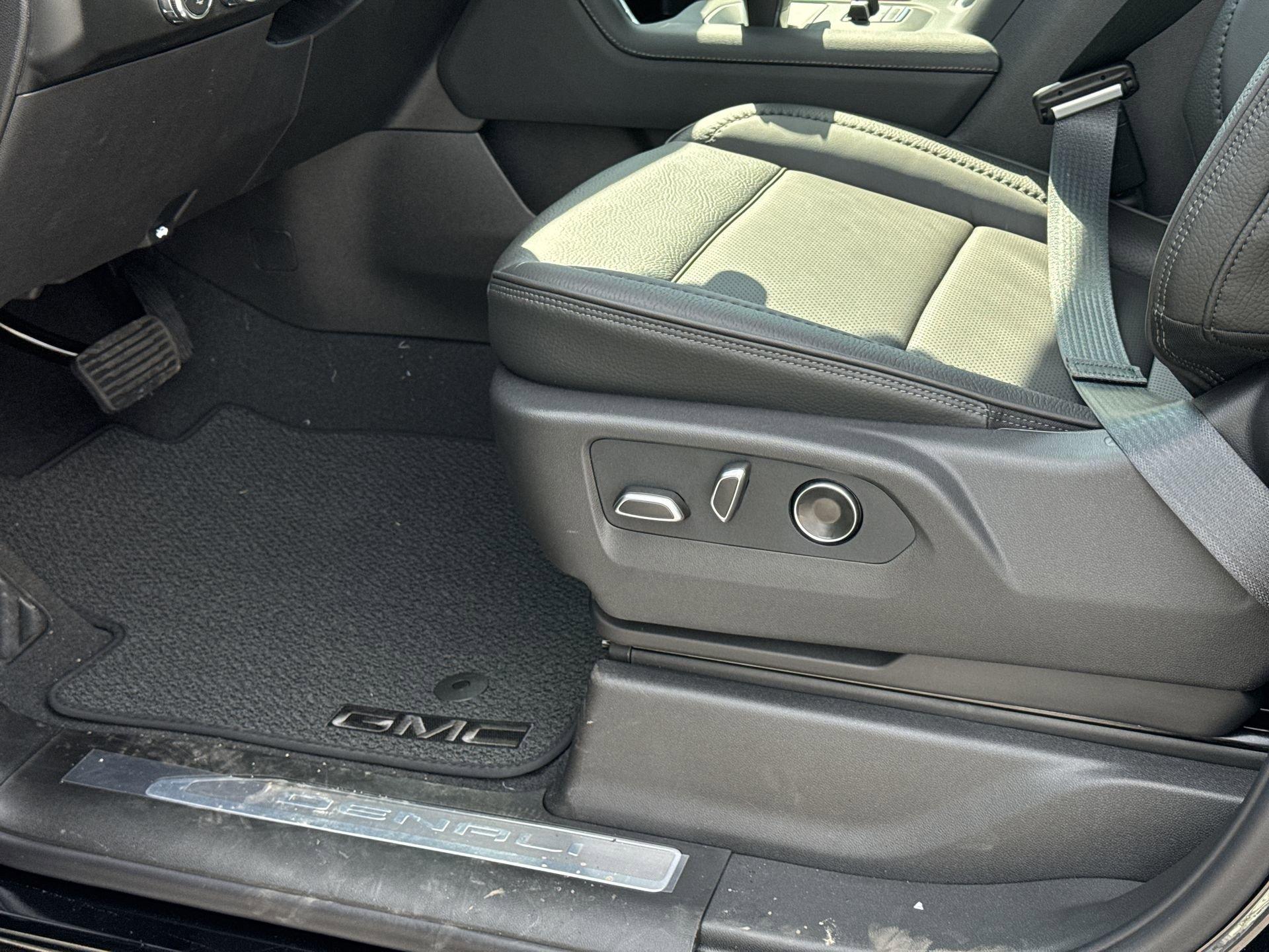 GMC Sierra 1500 Denali Four Wheel Drive Crew Cab - Thumbnail 16