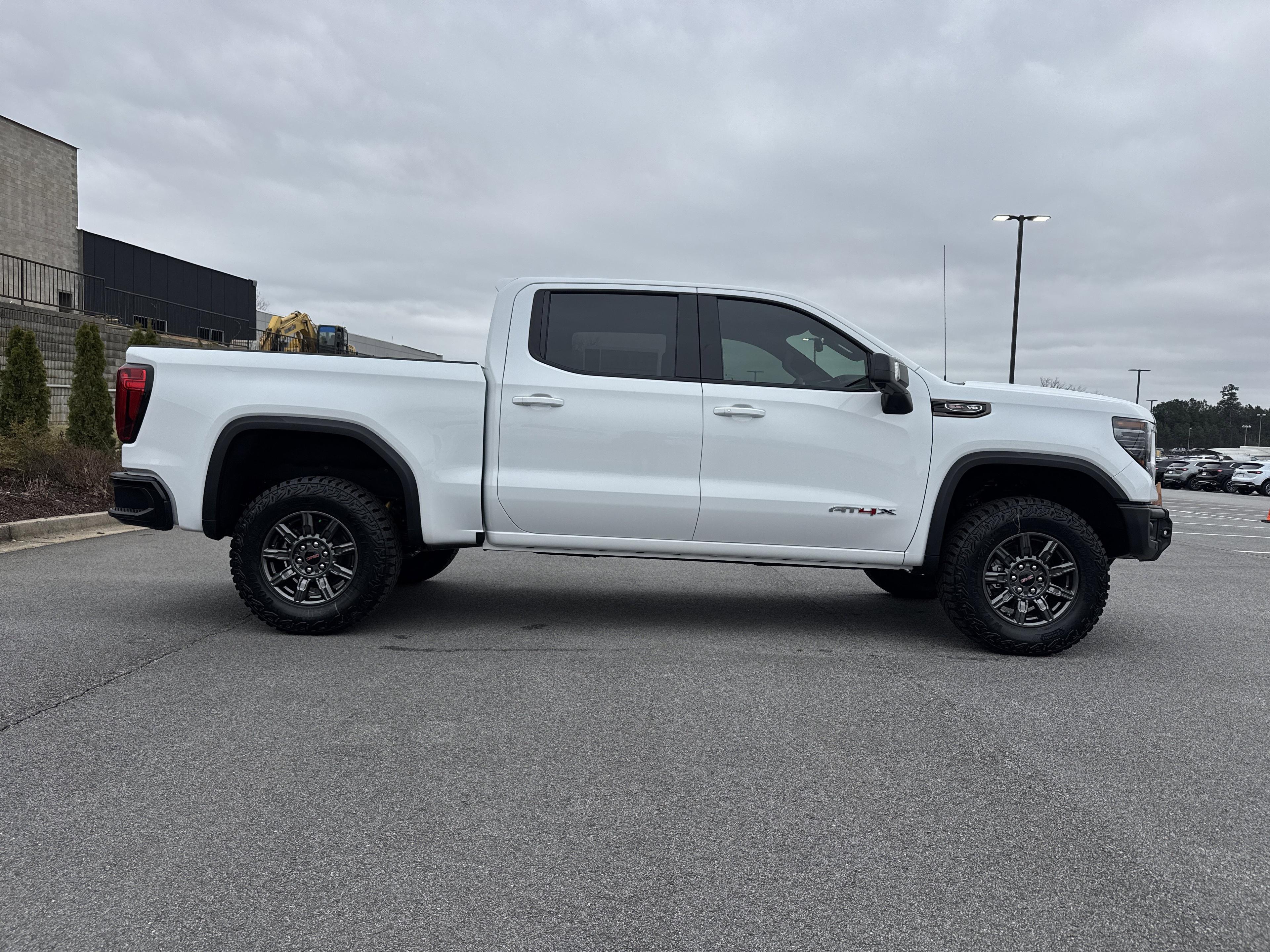 GMC Sierra 1500 At4X Four Wheel Drive Crew Cab - Thumbnail 10