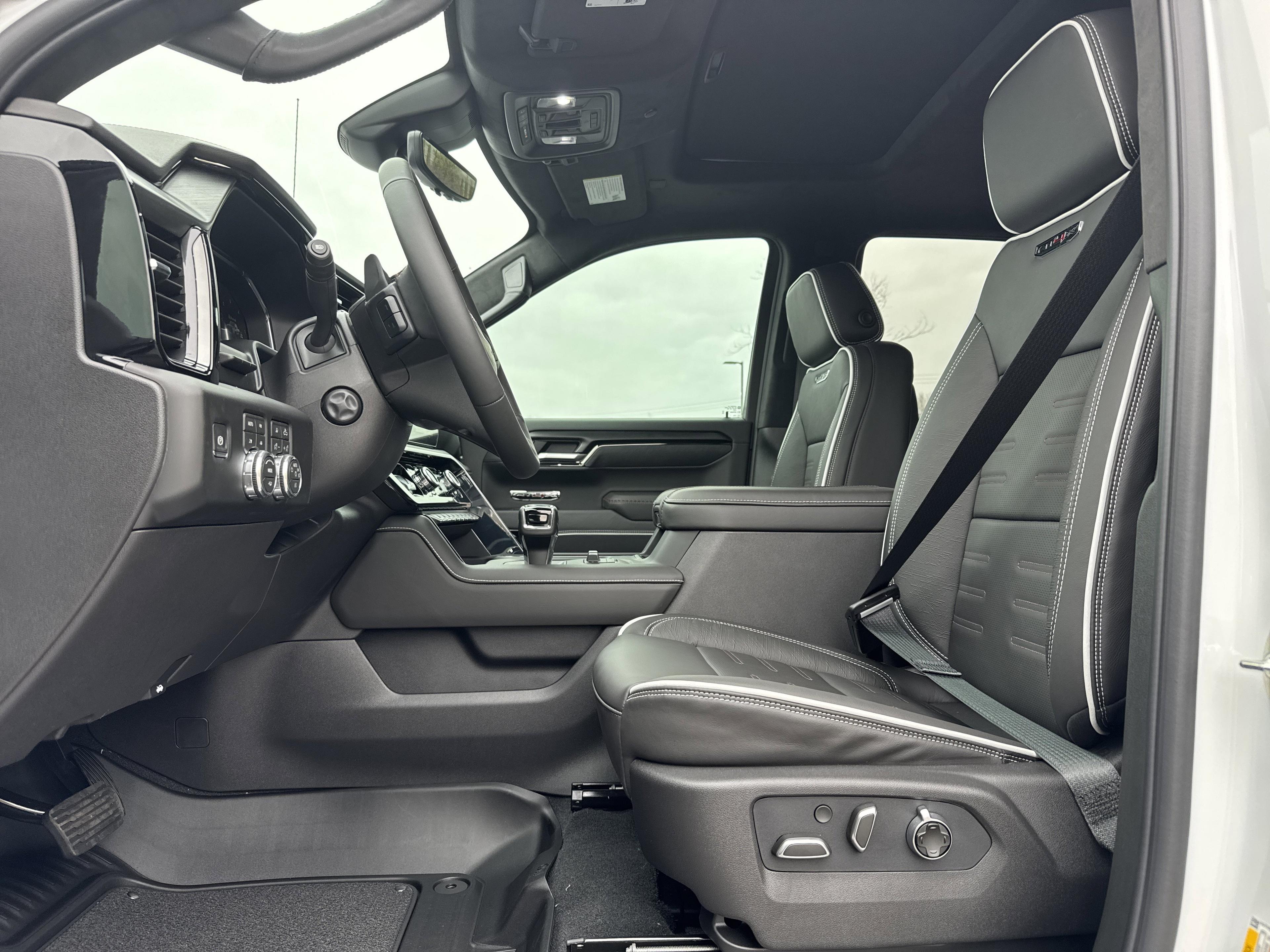 GMC Sierra 1500 At4X Four Wheel Drive Crew Cab - Thumbnail 15