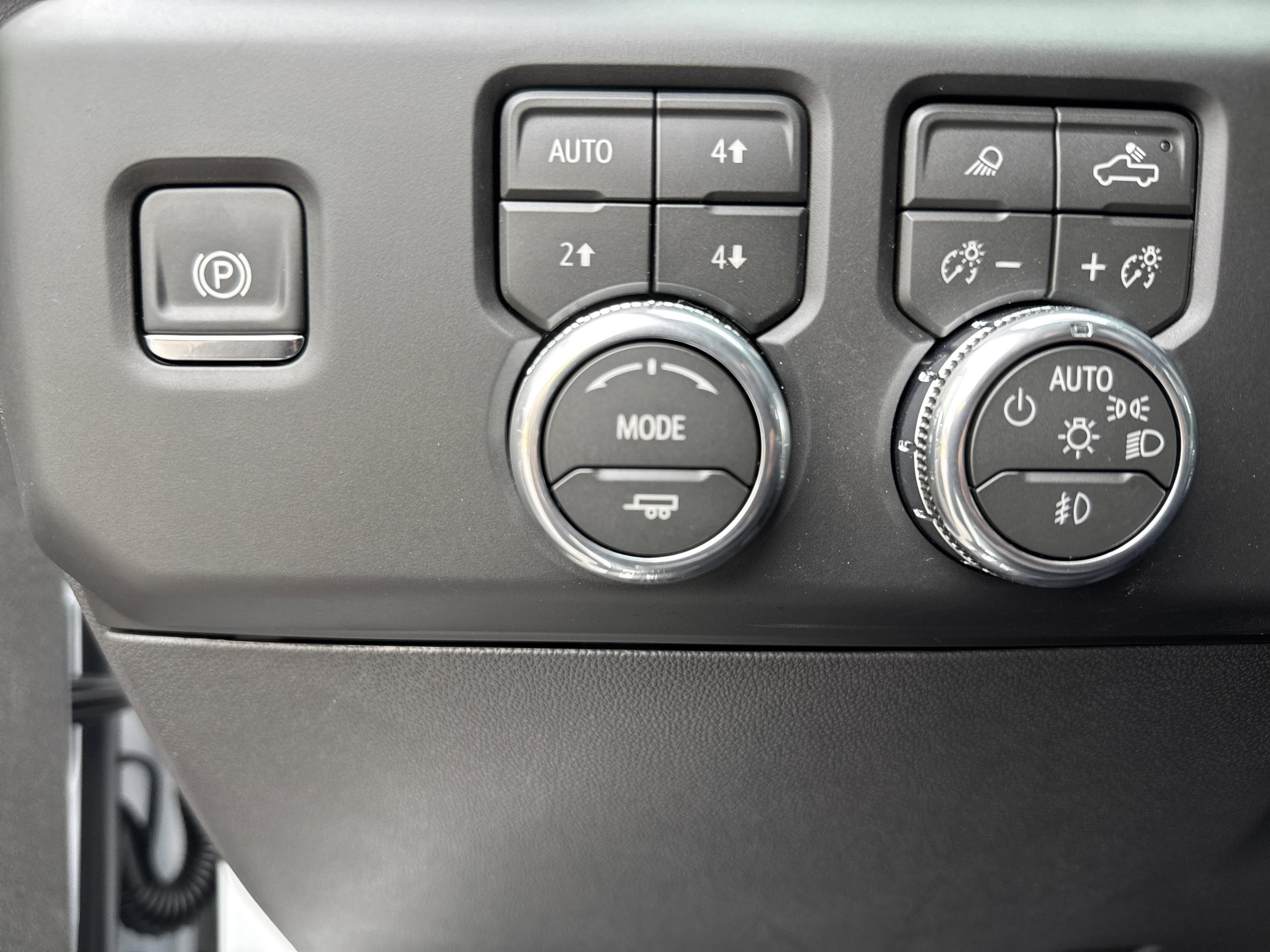 GMC Sierra 1500 At4X Four Wheel Drive Crew Cab - Thumbnail 18