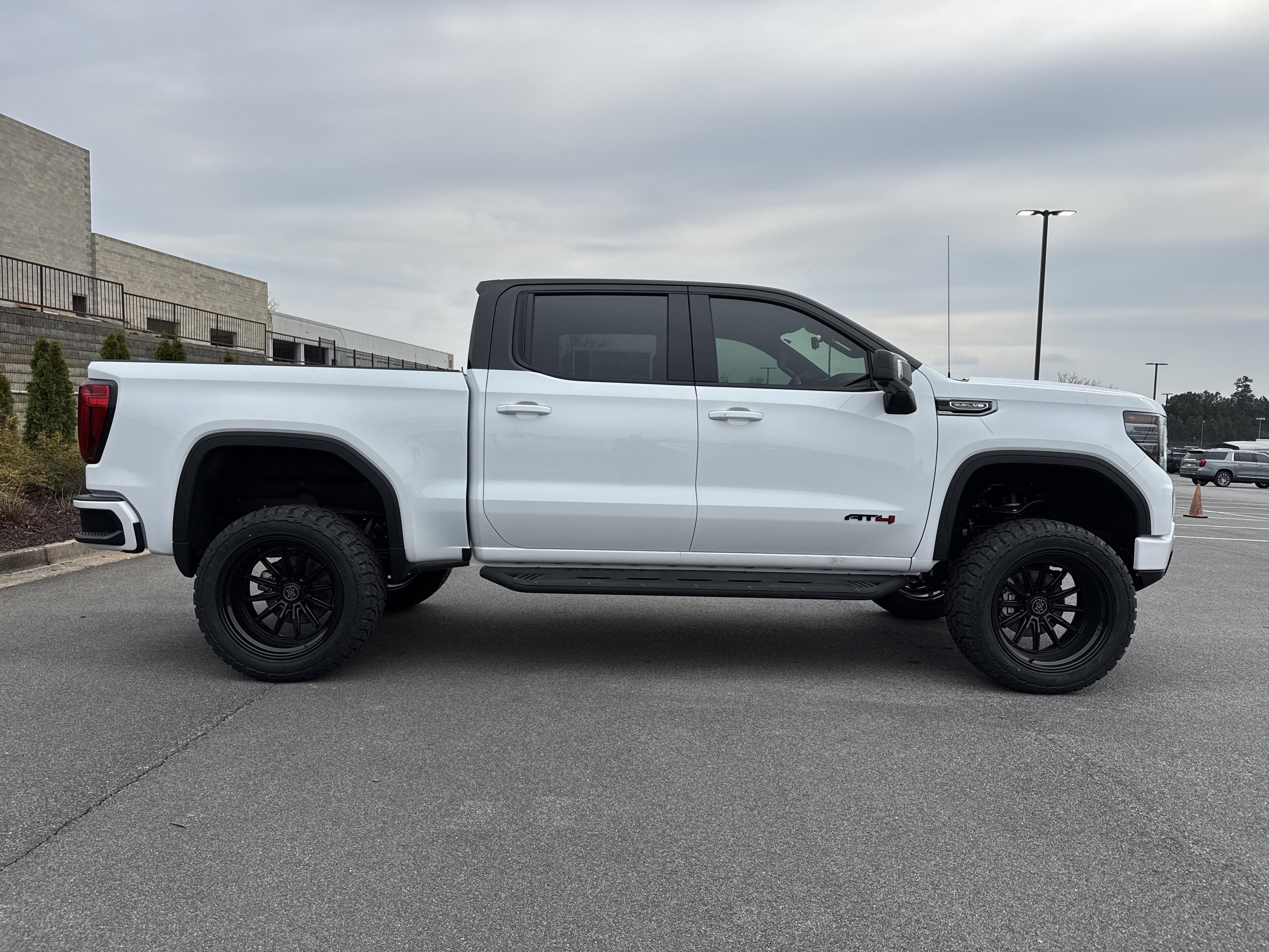 GMC Sierra 1500 At4 Four Wheel Drive Crew Cab - Thumbnail 10