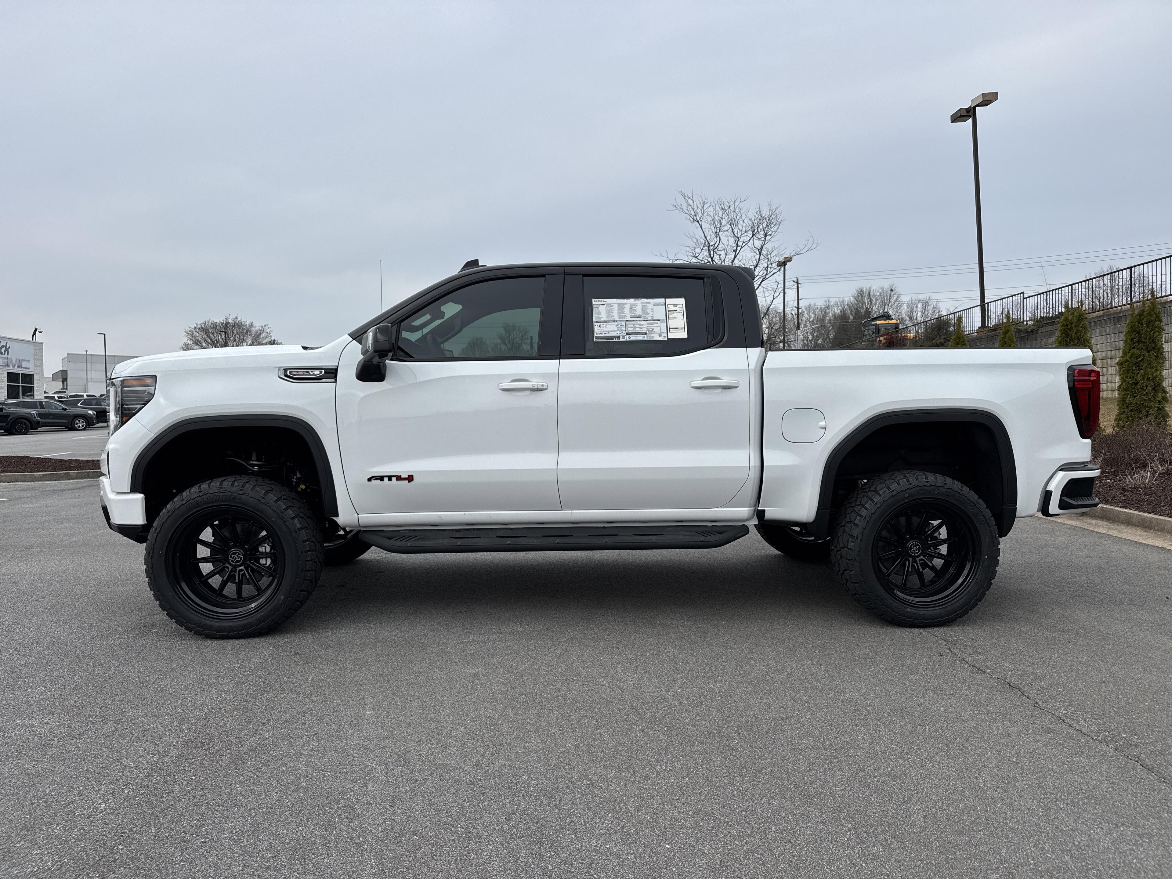 GMC Sierra 1500 At4 Four Wheel Drive Crew Cab - Thumbnail 6