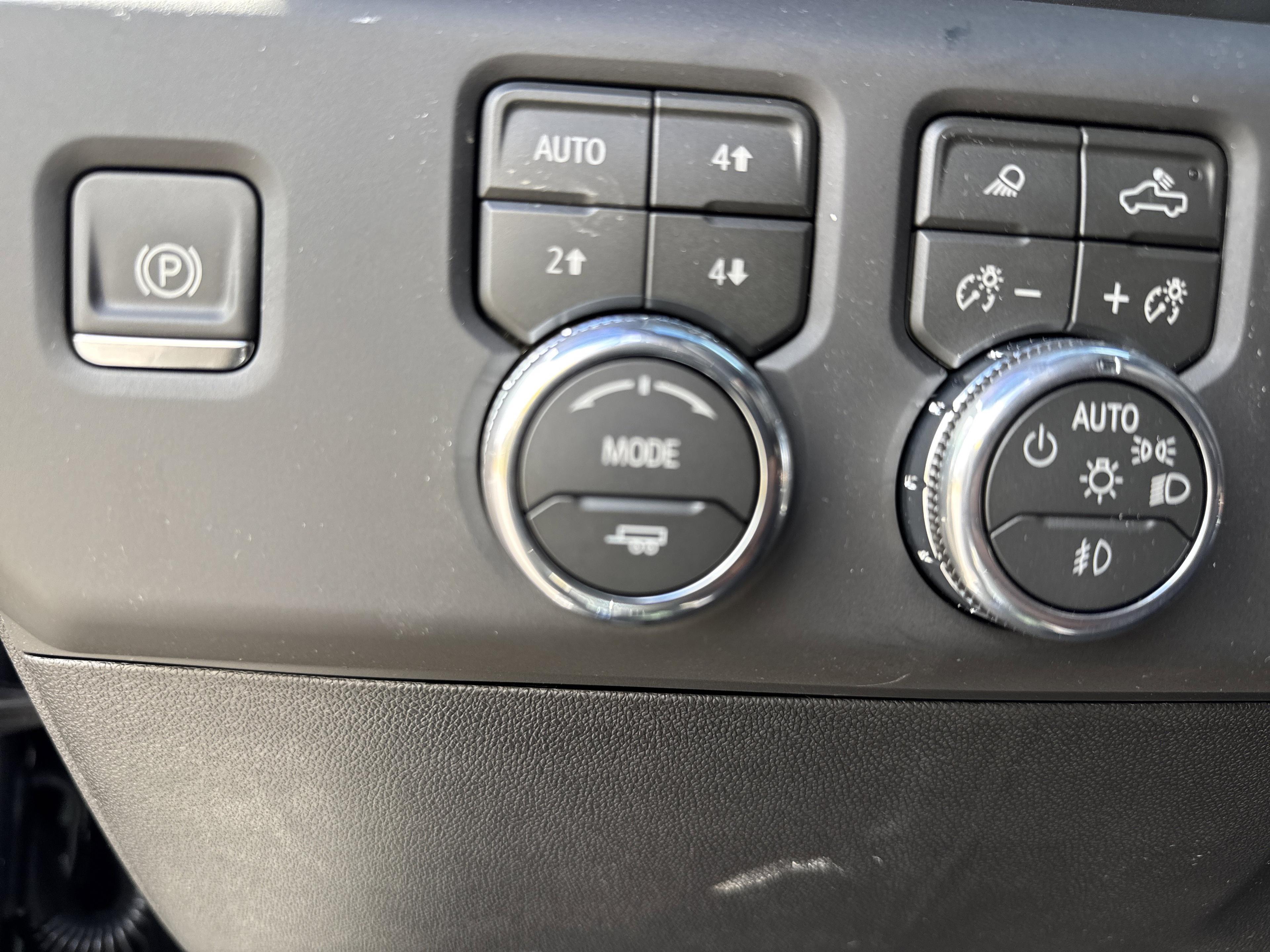 GMC Sierra 1500 Denali Ultimate Four Wheel Drive Crew Cab - Thumbnail 15