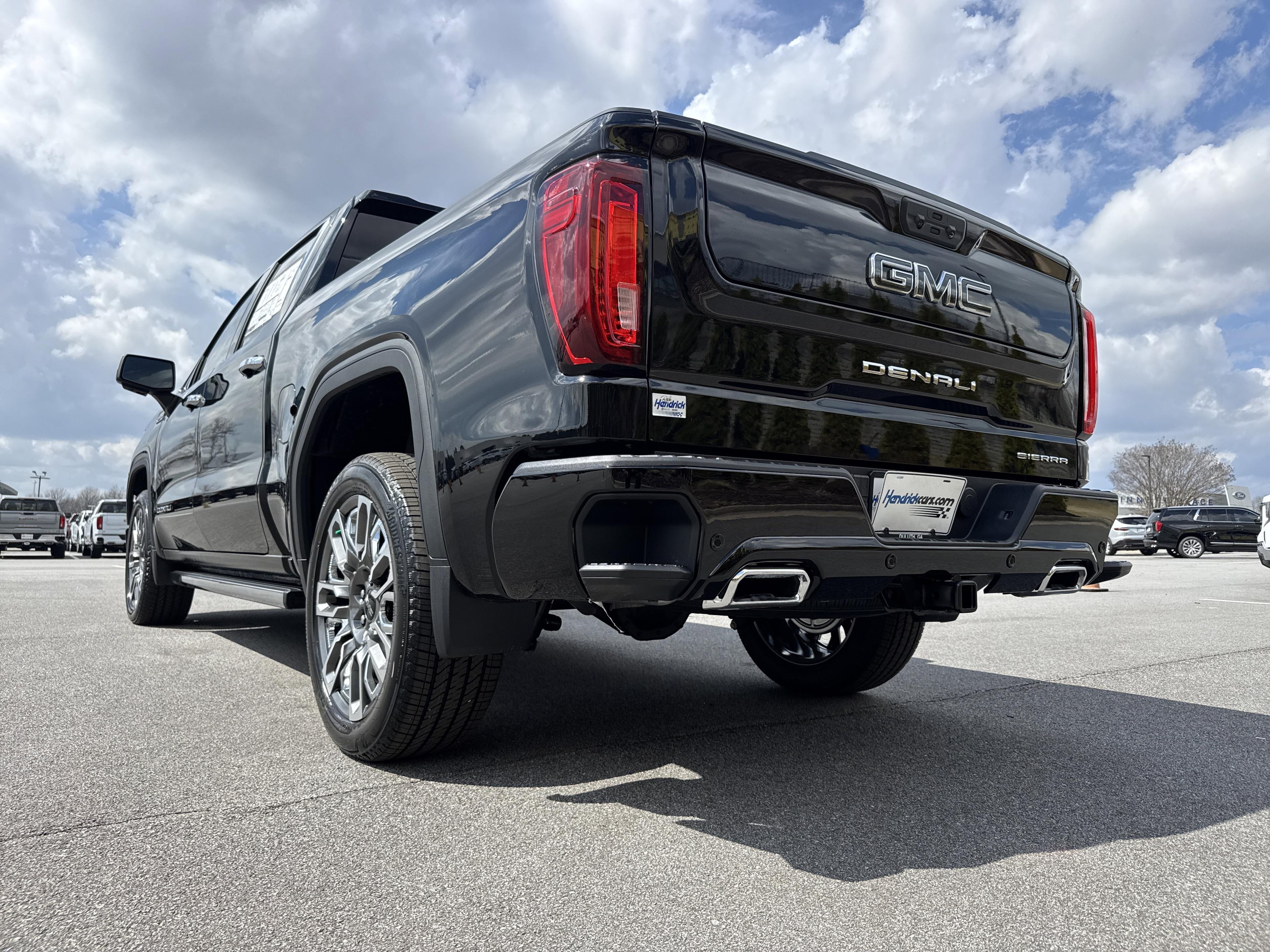 GMC Sierra 1500 Denali Ultimate Four Wheel Drive Crew Cab - Thumbnail 7