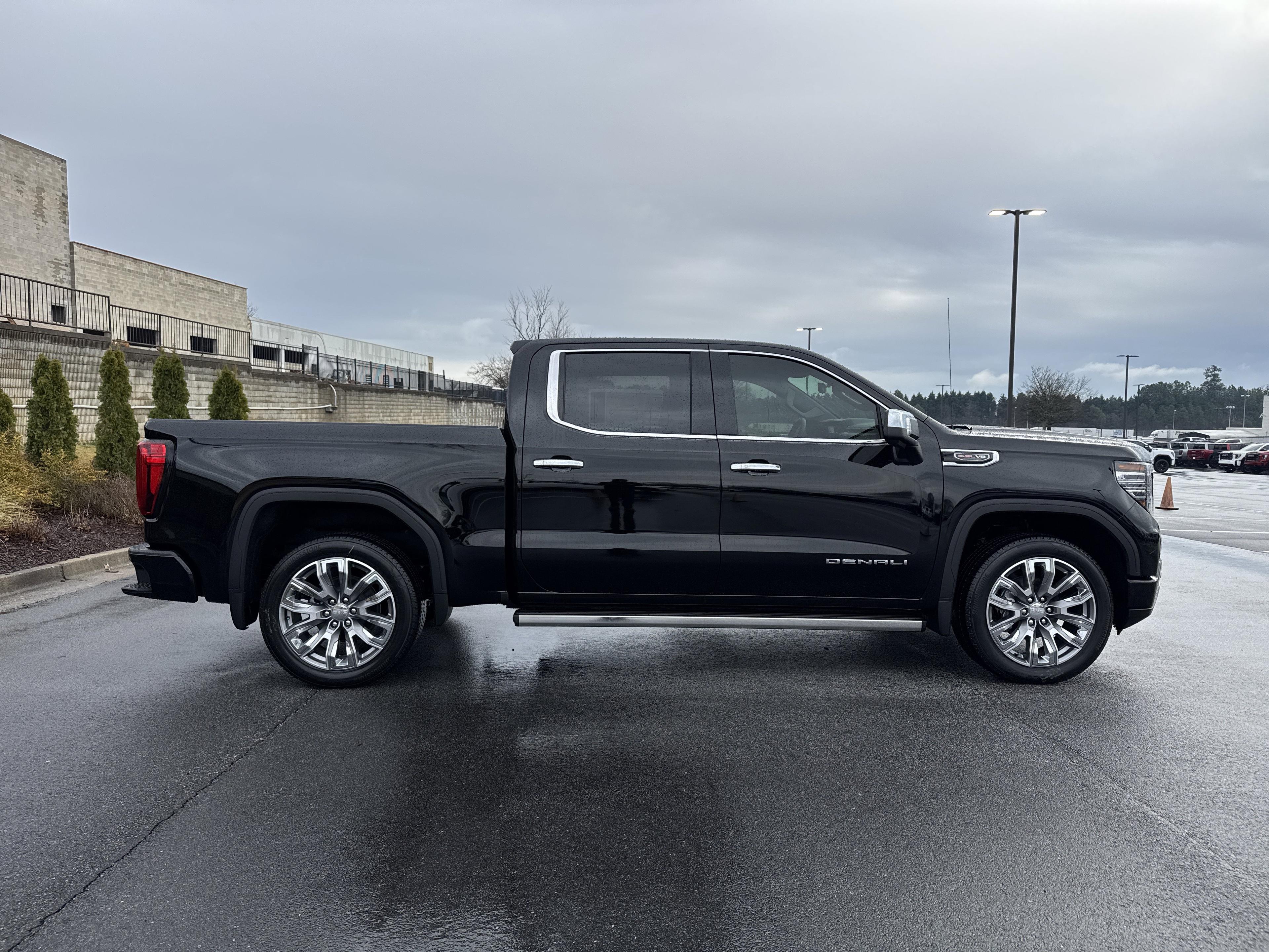 GMC Sierra 1500 Denali Four Wheel Drive Crew Cab - Thumbnail 10