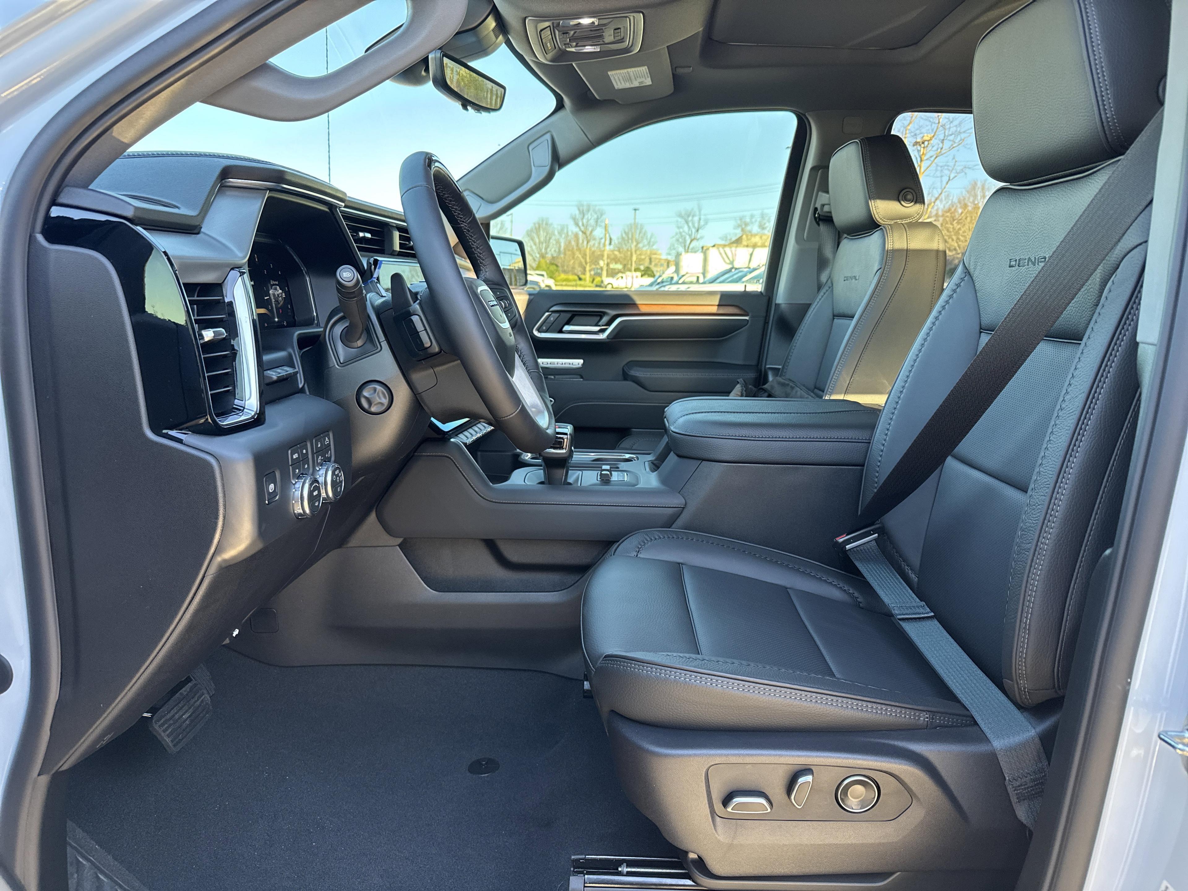 GMC Sierra 1500 Denali Four Wheel Drive Crew Cab - Thumbnail 15