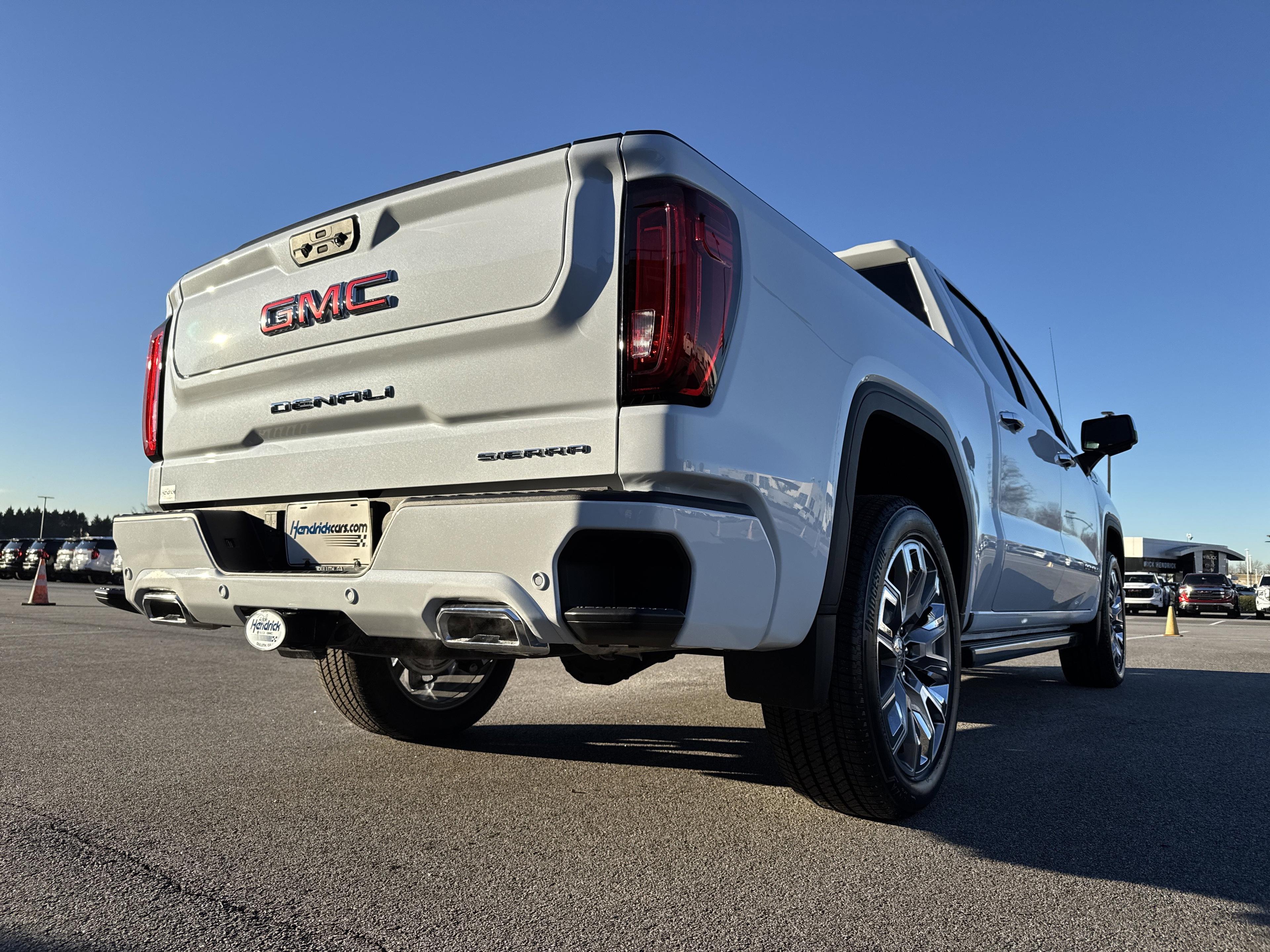 GMC Sierra 1500 Denali Four Wheel Drive Crew Cab - Thumbnail 9
