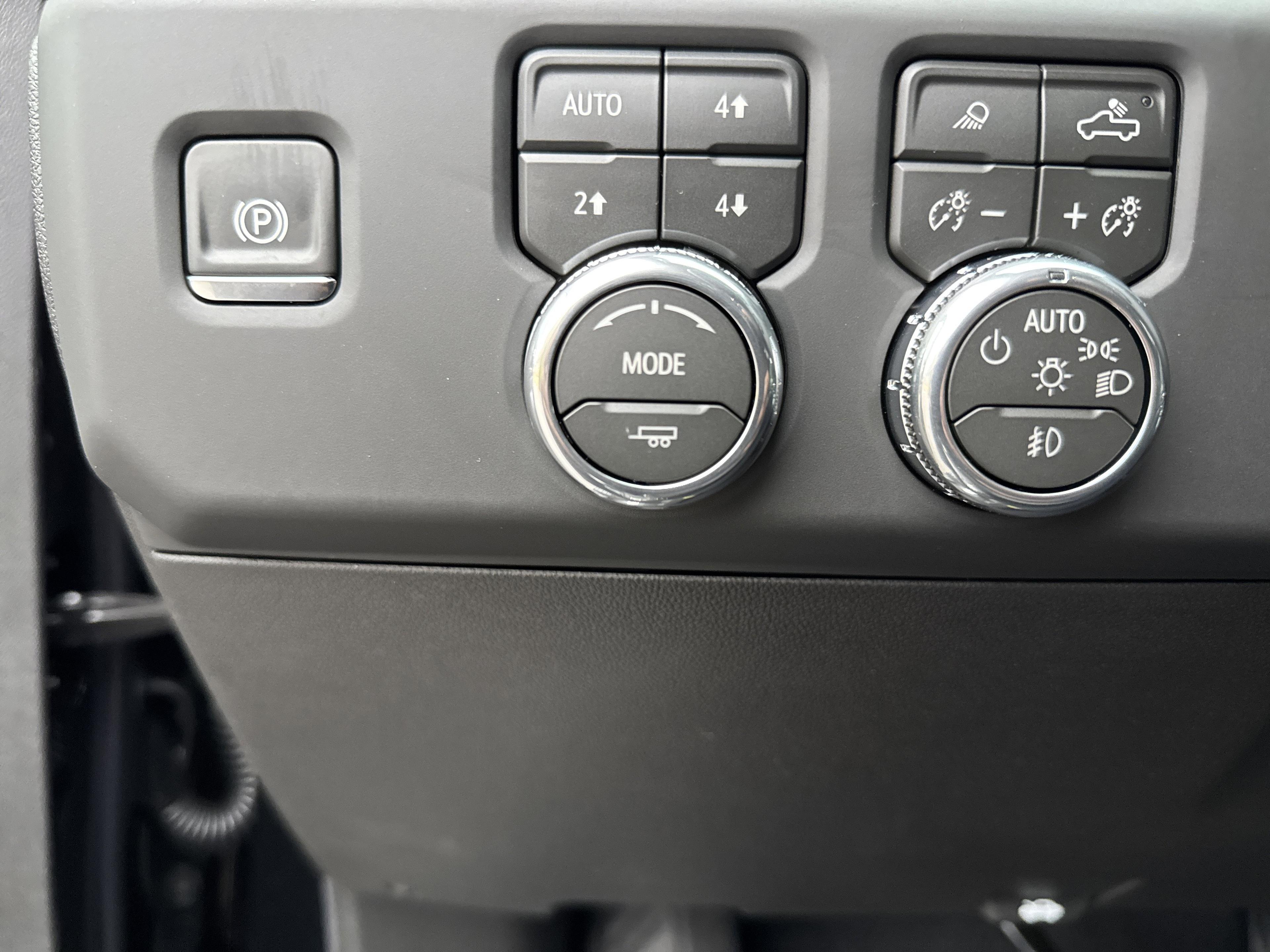 GMC Sierra 1500 Denali Four Wheel Drive Crew Cab - Thumbnail 17