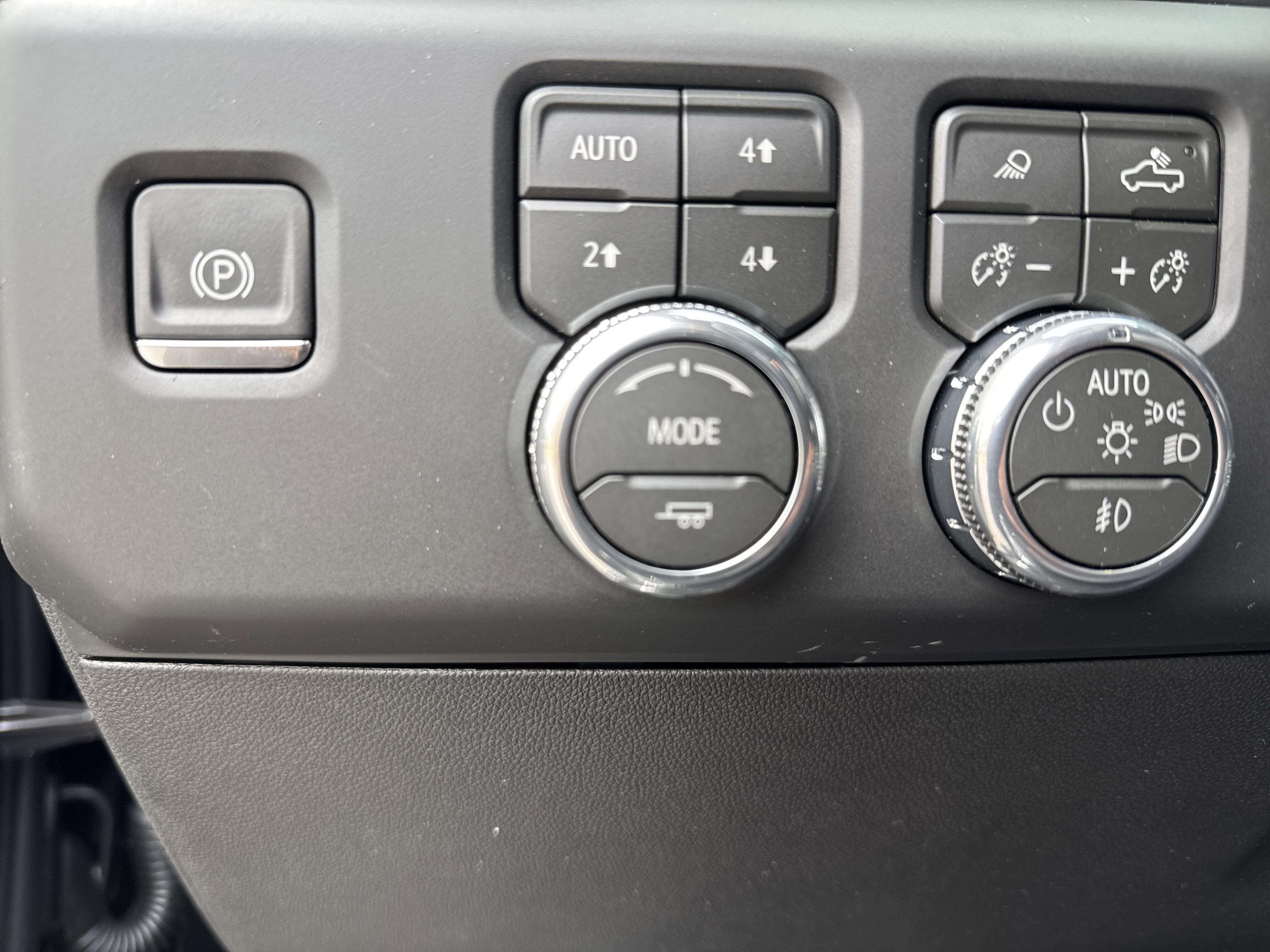 GMC Sierra 1500 Denali Four Wheel Drive Crew Cab - Thumbnail 17