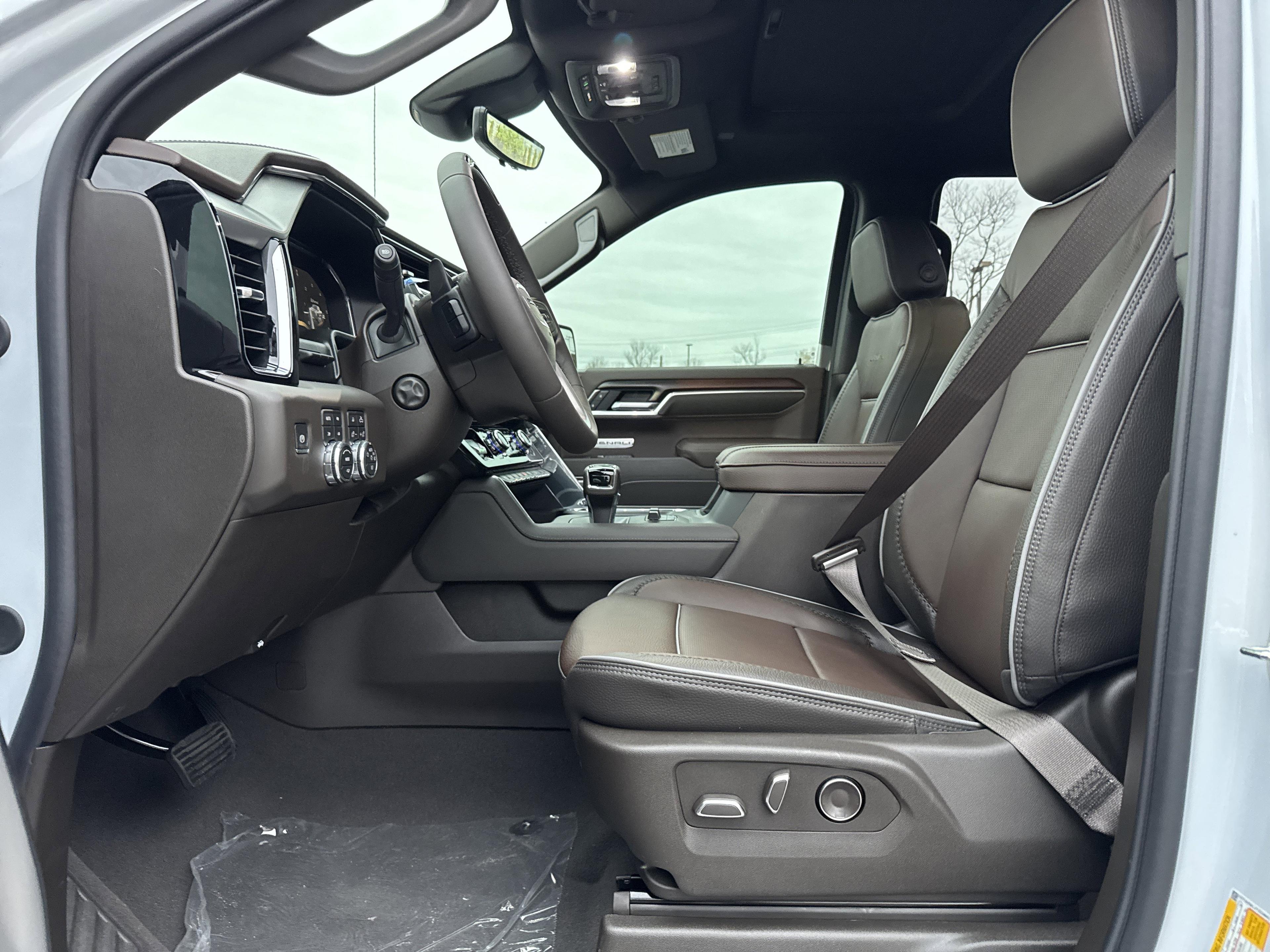 GMC Sierra 1500 Denali Four Wheel Drive Crew Cab - Thumbnail 15