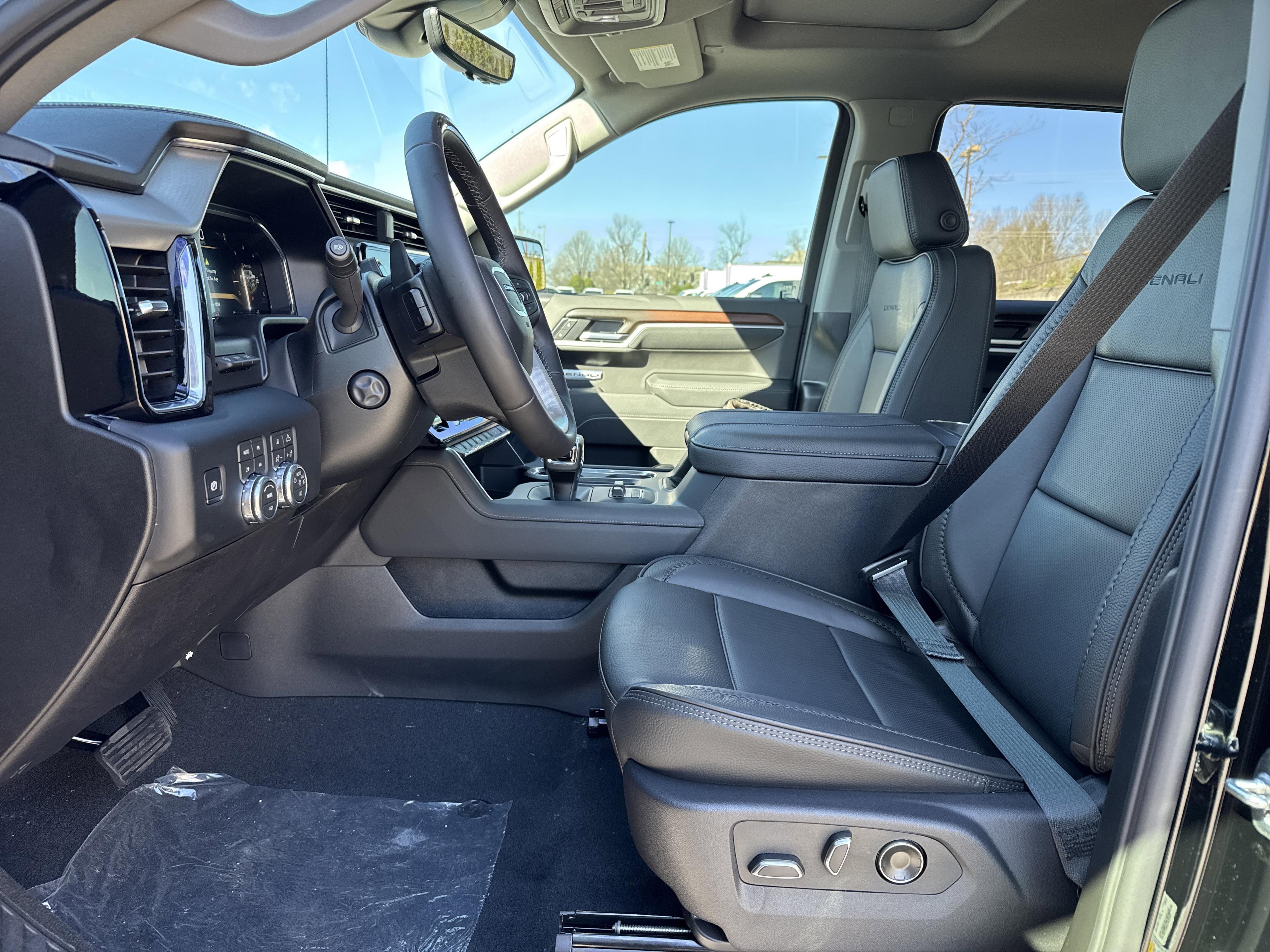 GMC Sierra 1500 Denali Four Wheel Drive Crew Cab - Thumbnail 15