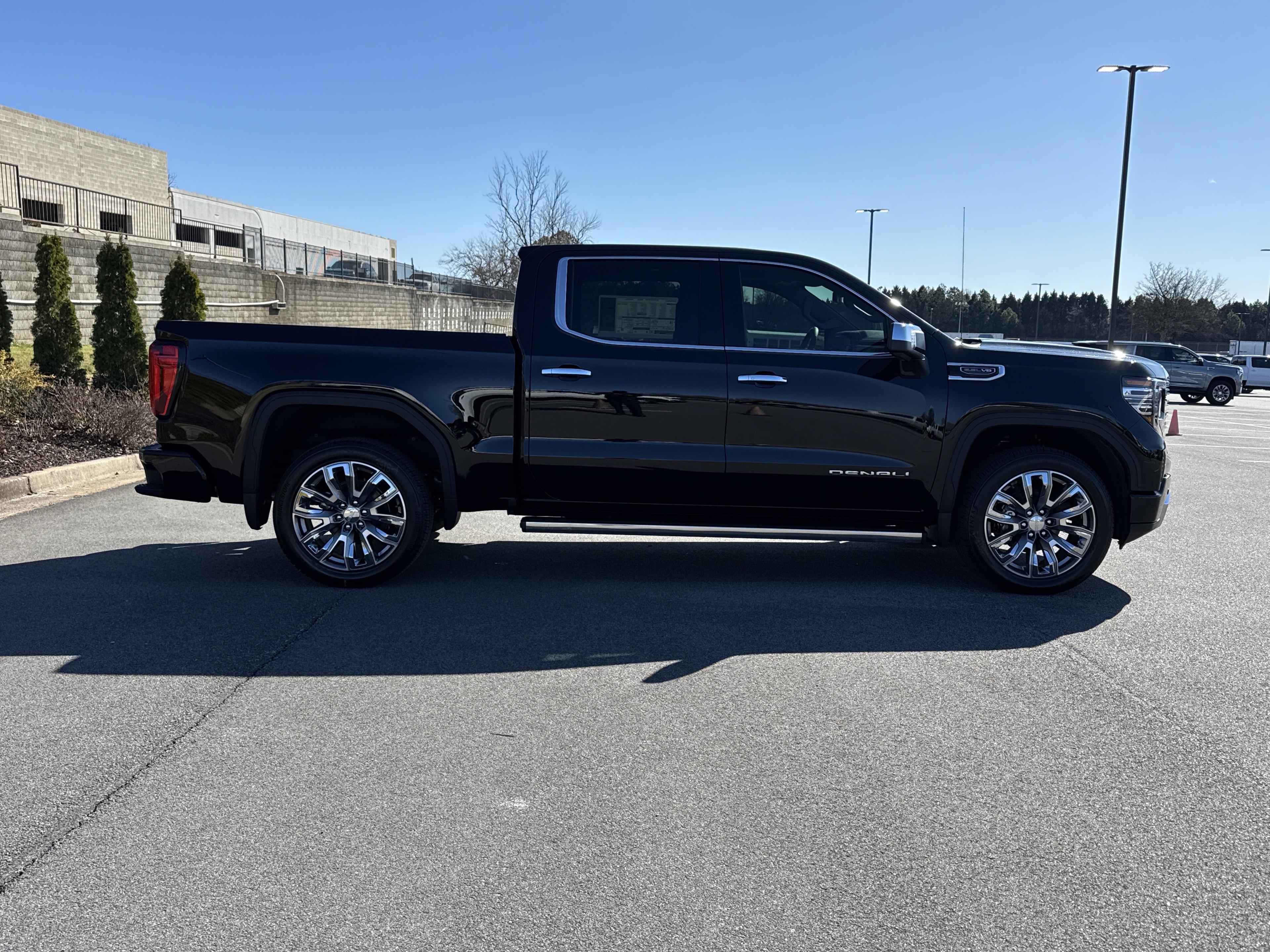 GMC Sierra 1500 Denali Four Wheel Drive Crew Cab - Thumbnail 10