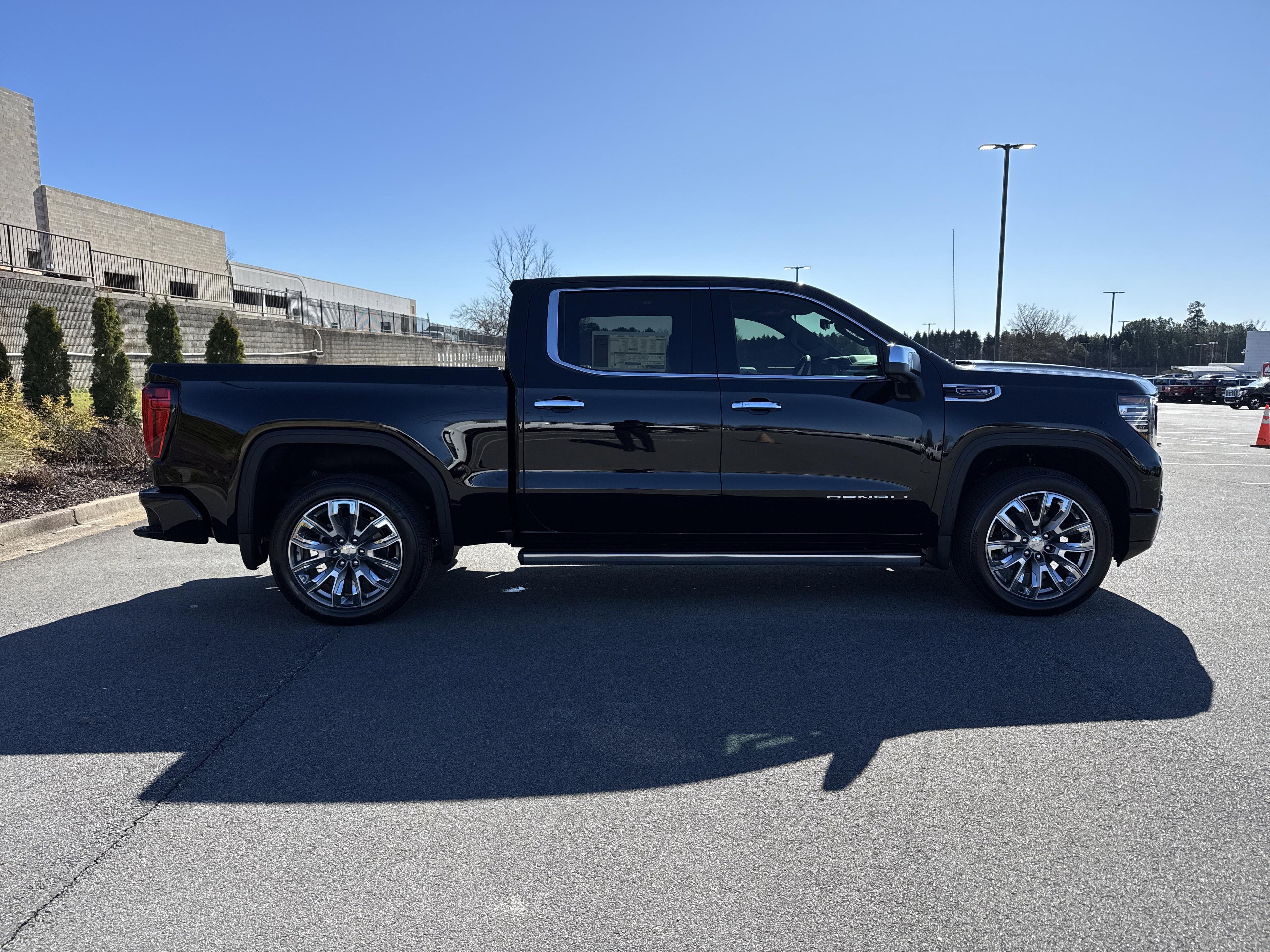 GMC Sierra 1500 Denali Four Wheel Drive Crew Cab - Thumbnail 10