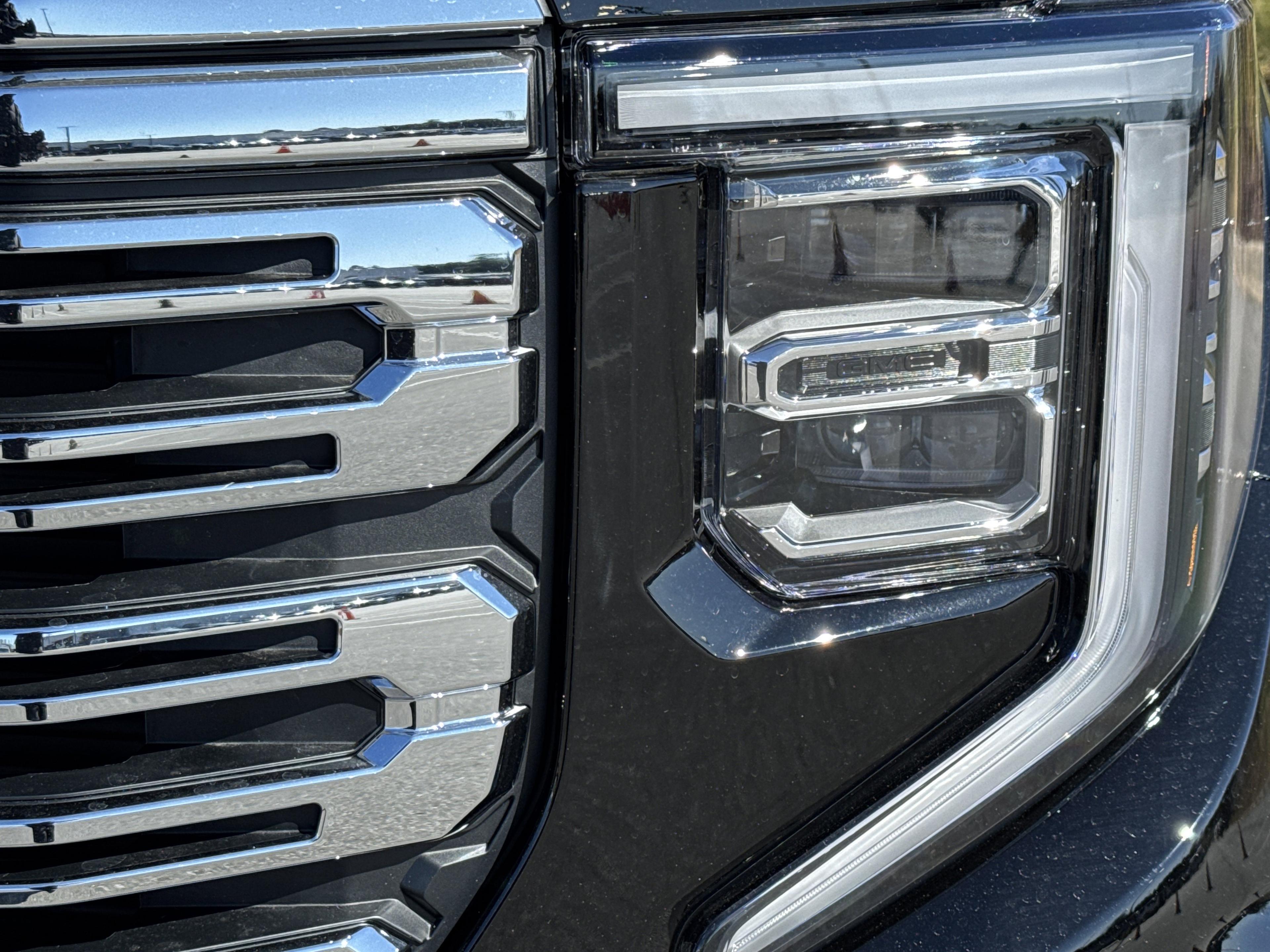 GMC Sierra 1500 Denali Four Wheel Drive Crew Cab - Thumbnail 5