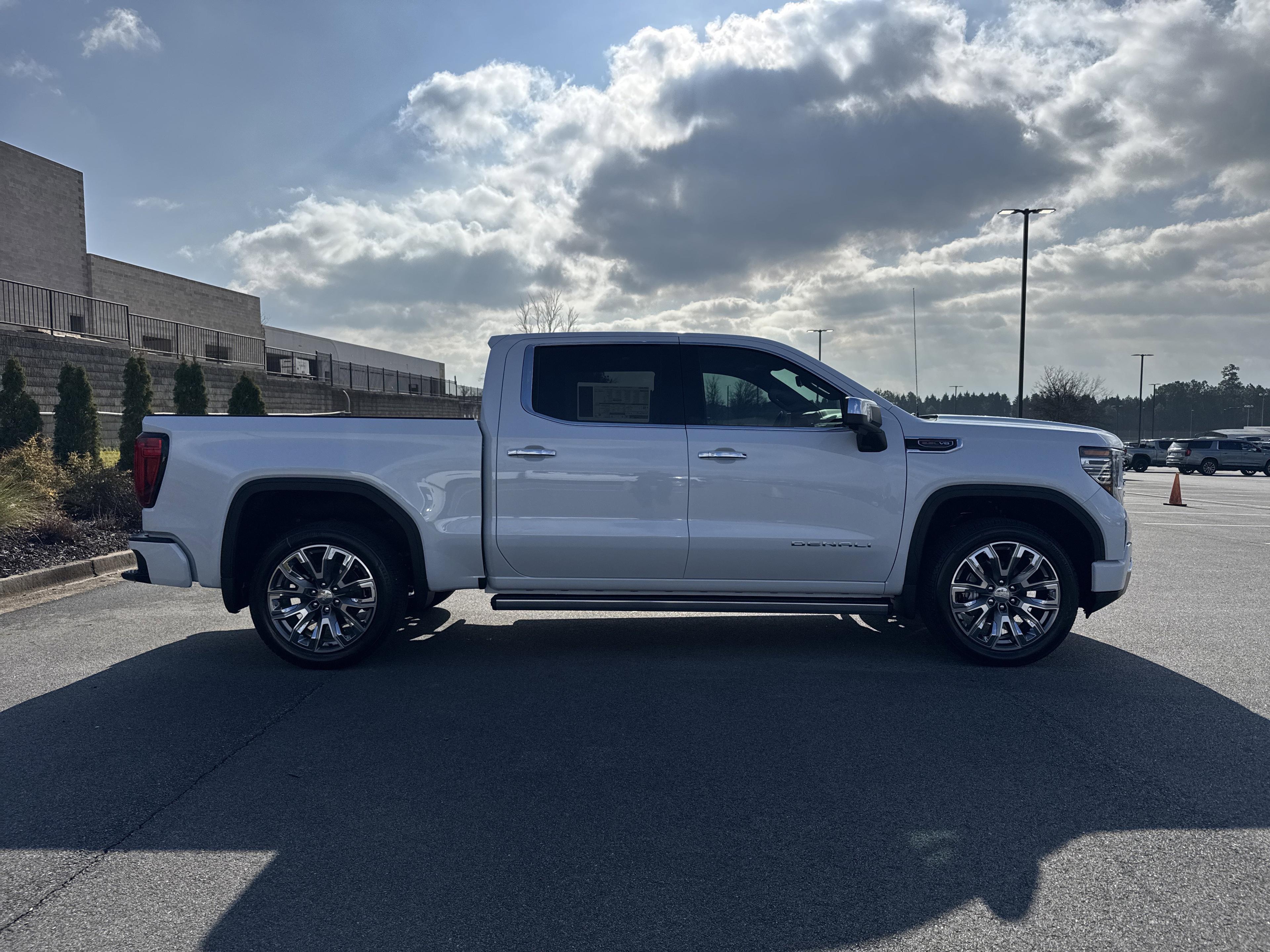 GMC Sierra 1500 Denali Four Wheel Drive Crew Cab - Thumbnail 10