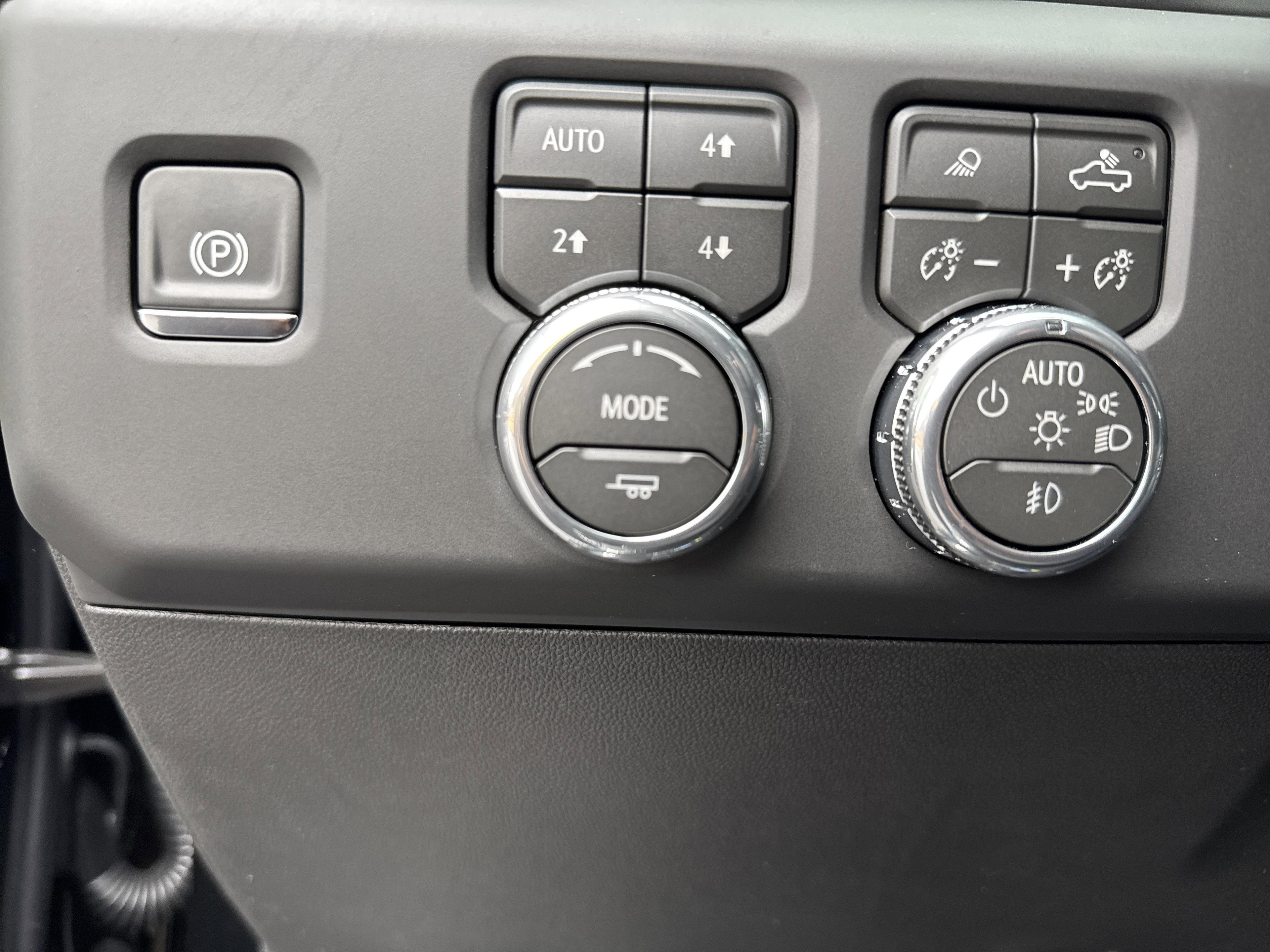 GMC Sierra 1500 Denali Four Wheel Drive Crew Cab - Thumbnail 17