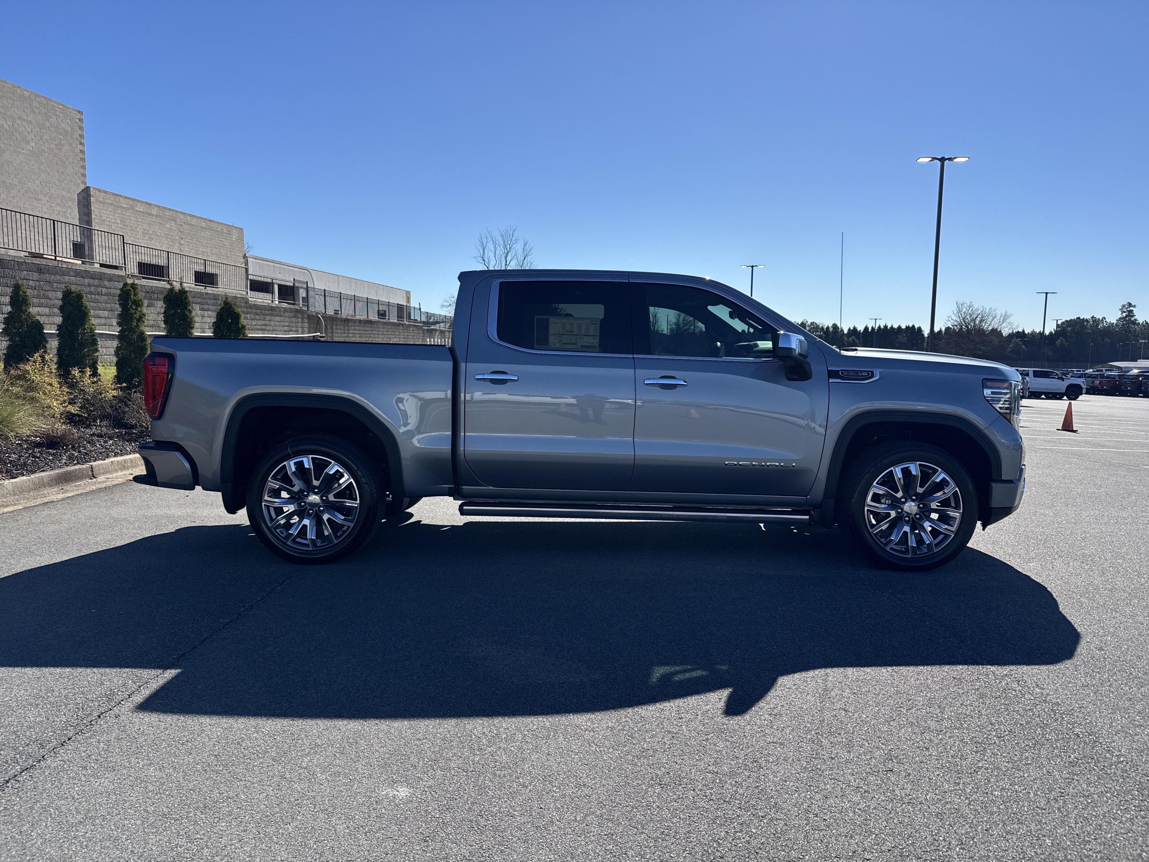 GMC Sierra 1500 Denali Four Wheel Drive Crew Cab - Thumbnail 10