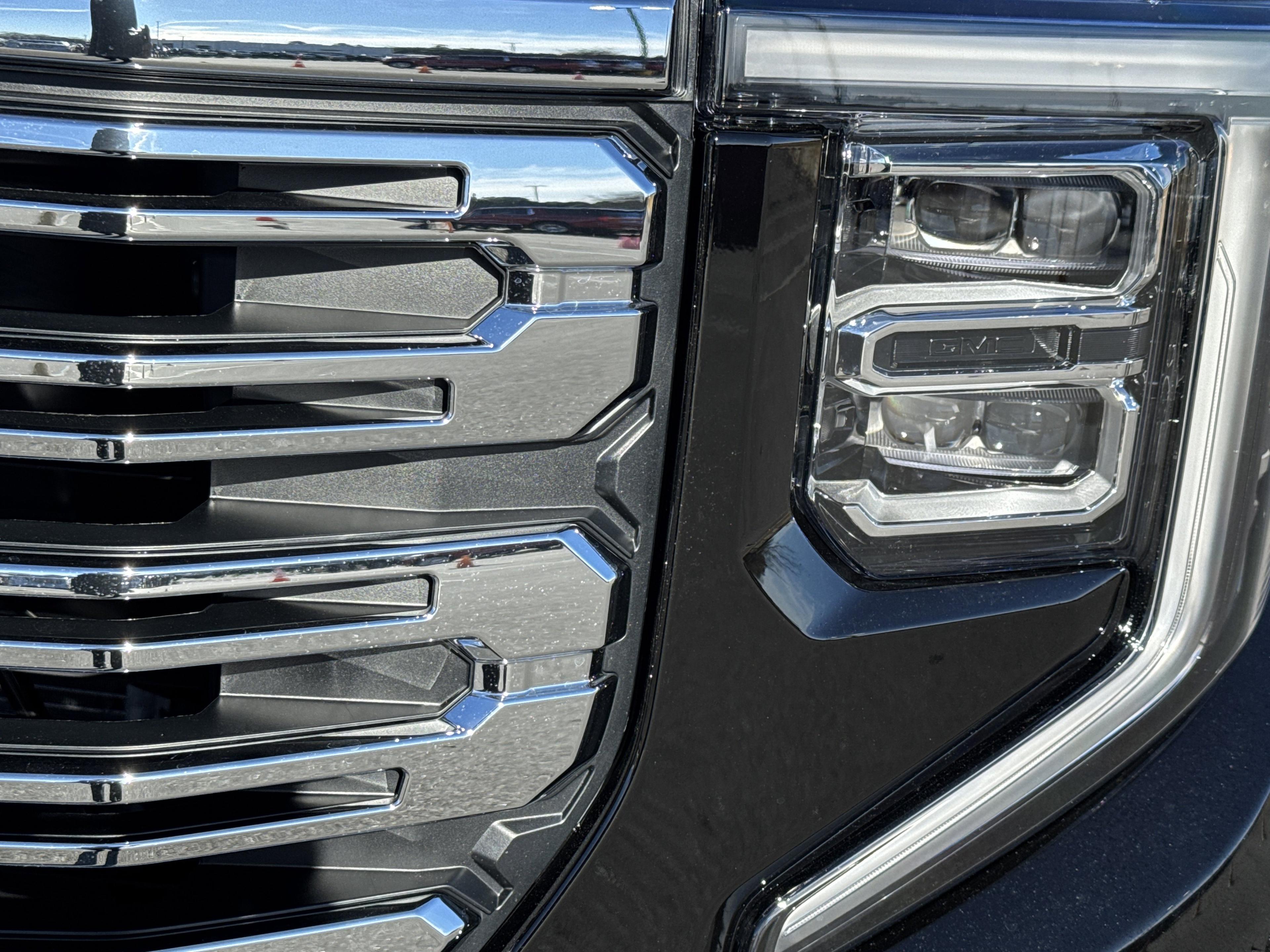 GMC Sierra 1500 Denali Four Wheel Drive Crew Cab - Thumbnail 5