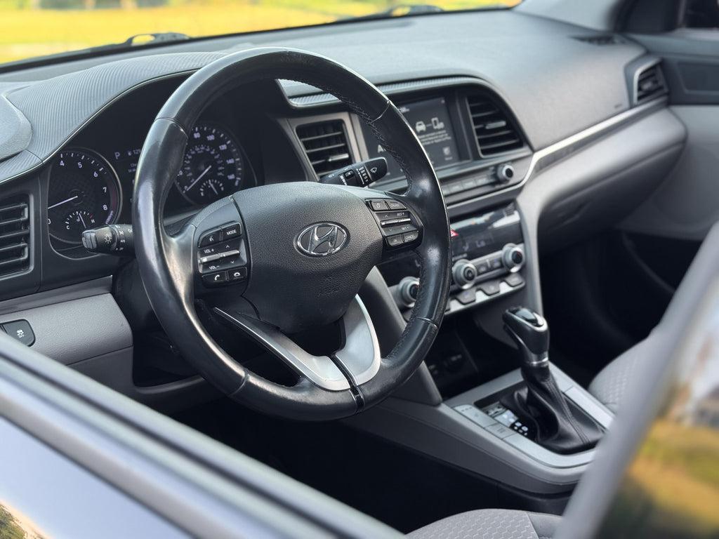 Hyundai Elantra - Thumbnail 7