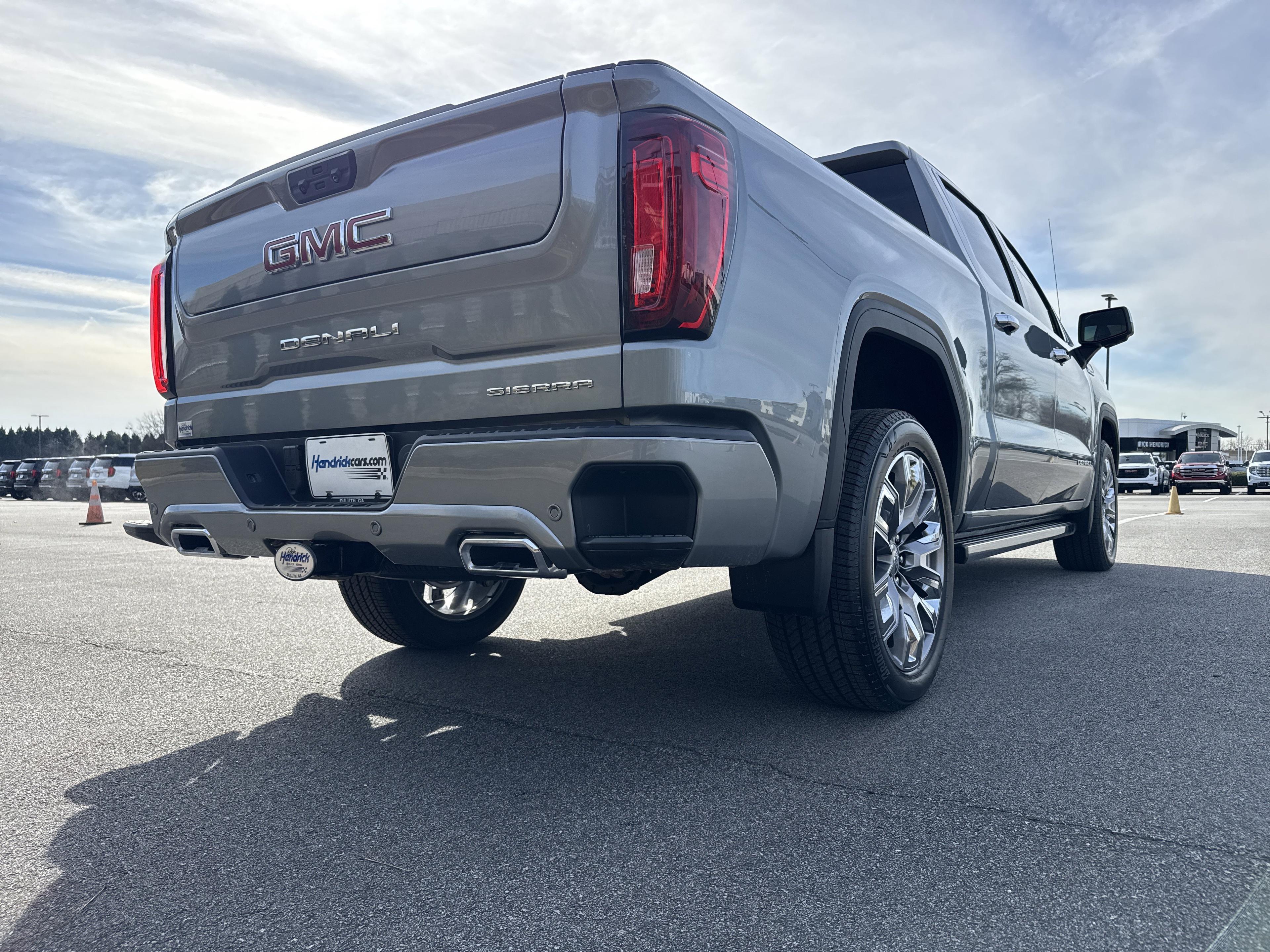 GMC Sierra 1500 Denali Four Wheel Drive Crew Cab - Thumbnail 9