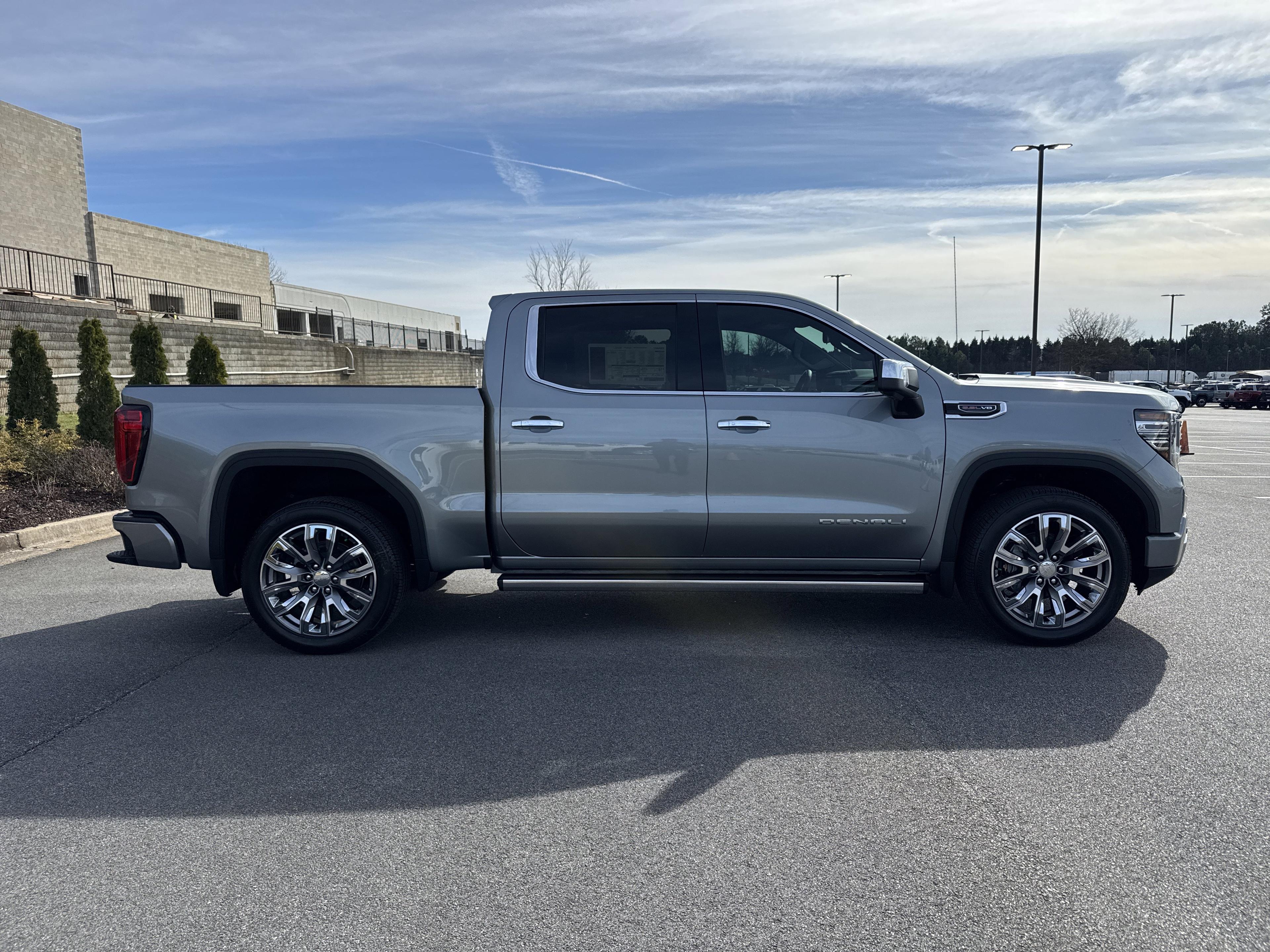 GMC Sierra 1500 Denali Four Wheel Drive Crew Cab - Thumbnail 10