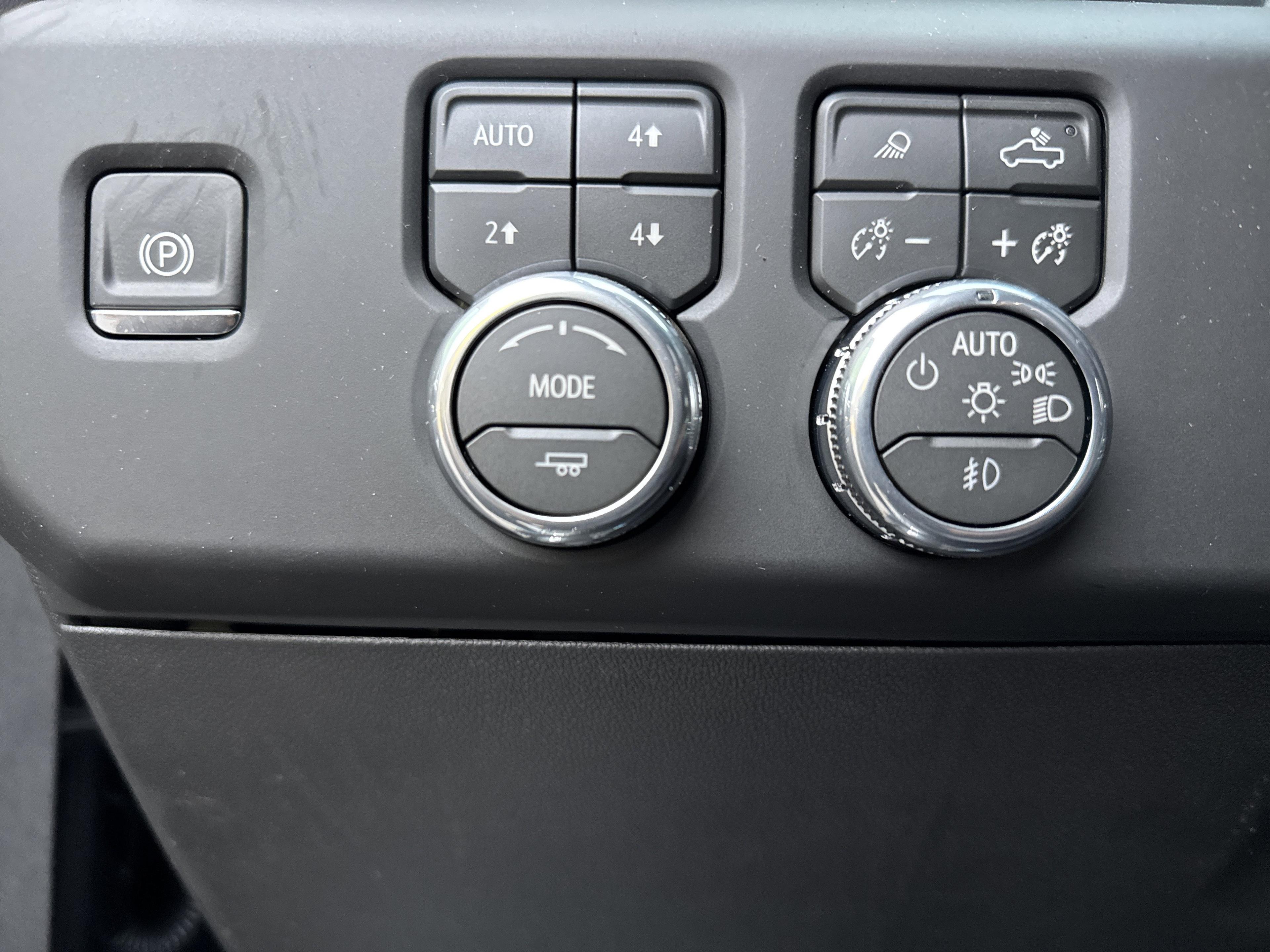 GMC Sierra 1500 Denali Four Wheel Drive Crew Cab - Thumbnail 17