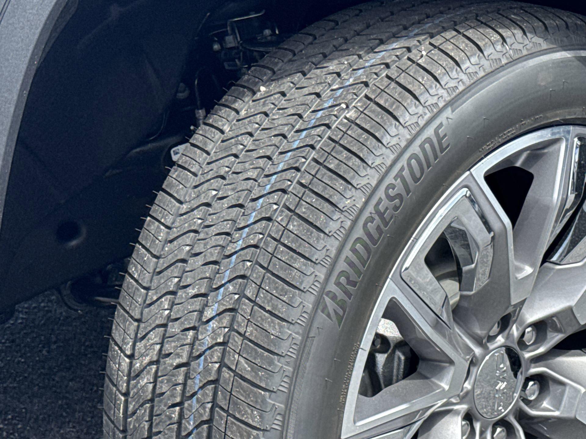 GMC Sierra 1500 Denali Four Wheel Drive Crew Cab - Thumbnail 11