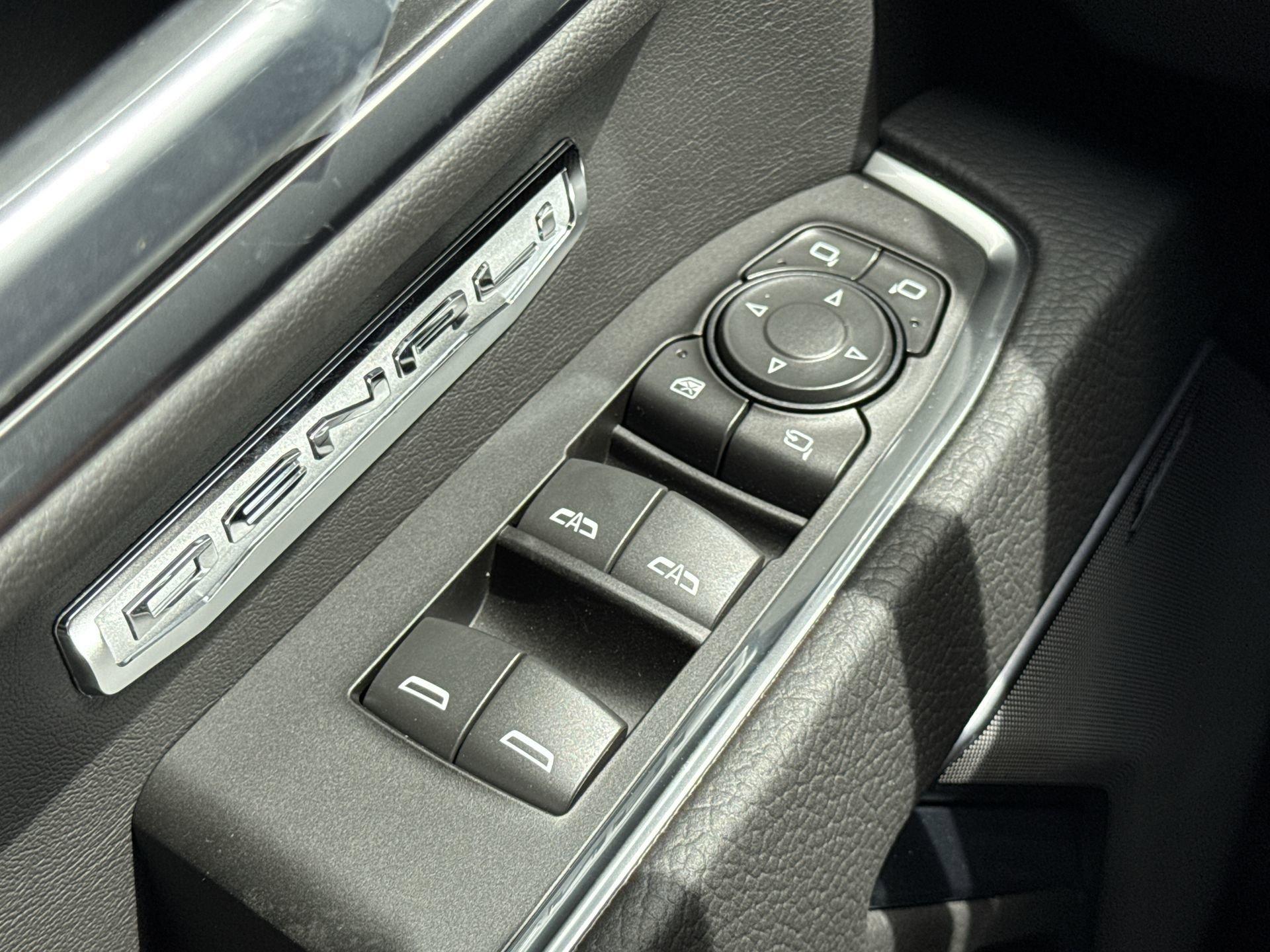 GMC Sierra 1500 Denali Four Wheel Drive Crew Cab - Thumbnail 14