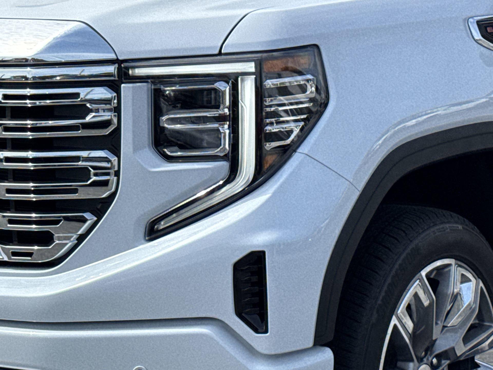 GMC Sierra 1500 Denali Four Wheel Drive Crew Cab - Thumbnail 5