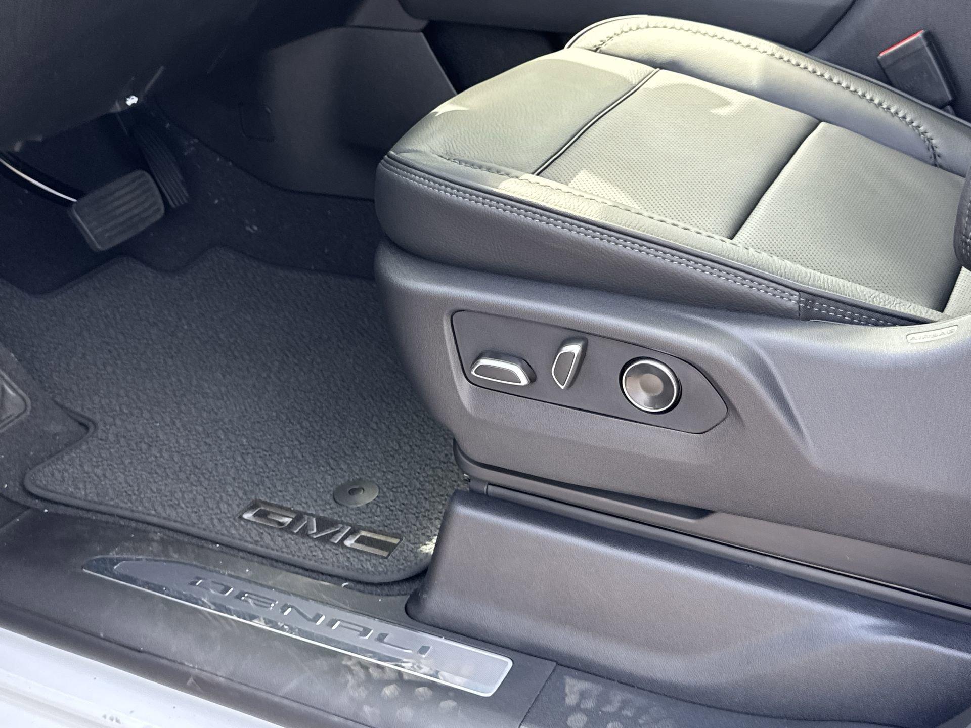 GMC Sierra 1500 Denali Four Wheel Drive Crew Cab - Thumbnail 16