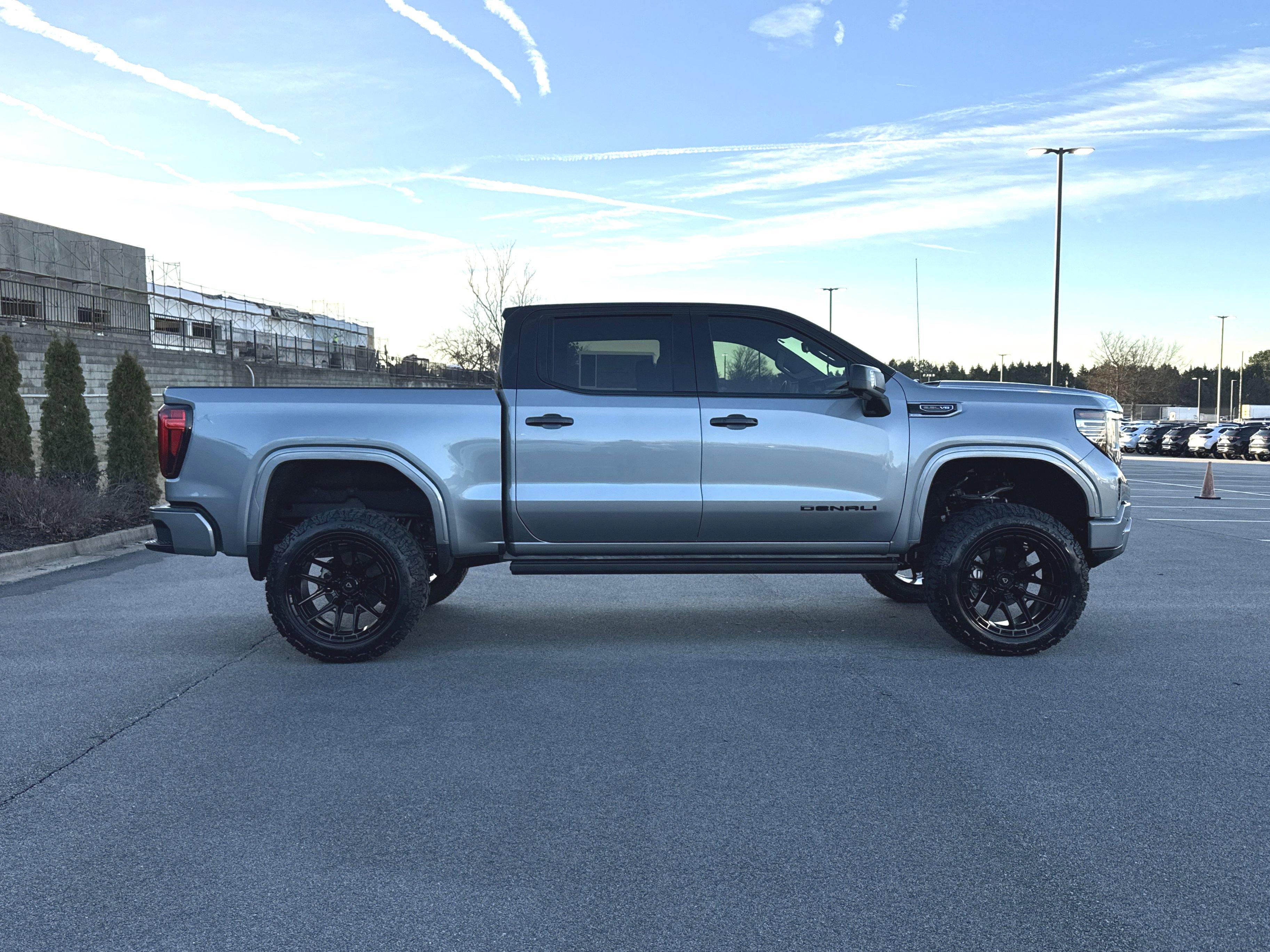GMC Sierra 1500 Denali Four Wheel Drive Crew Cab - Thumbnail 10