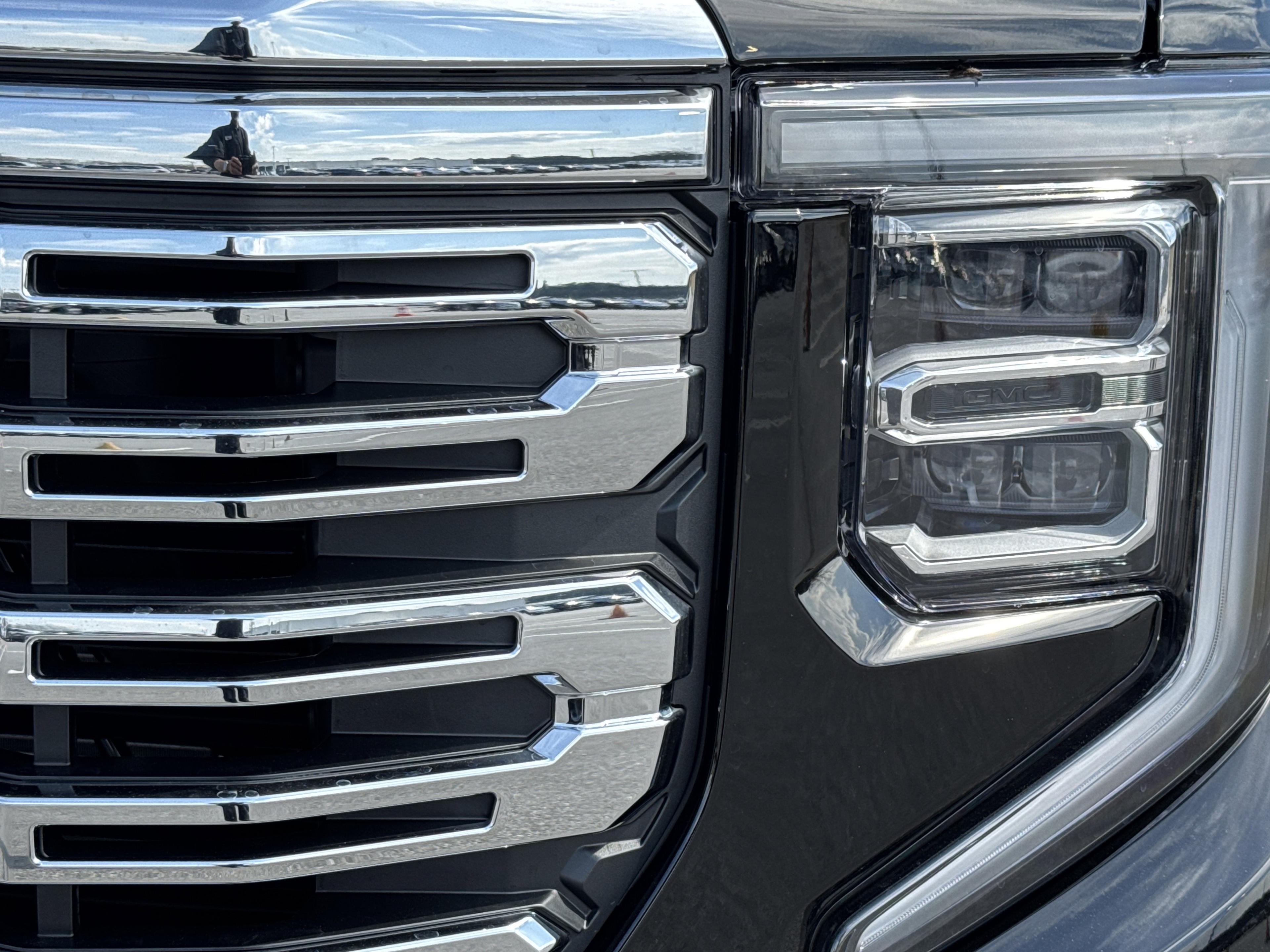 GMC Sierra 1500 Denali Four Wheel Drive Crew Cab - Thumbnail 5