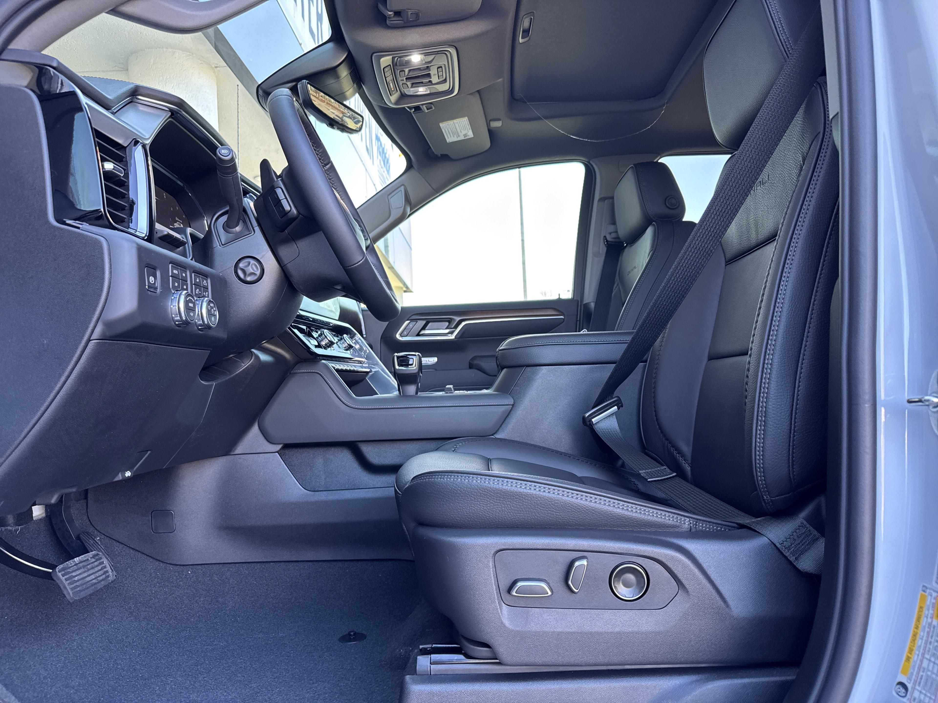 GMC Sierra 1500 Denali Four Wheel Drive Crew Cab - Thumbnail 15