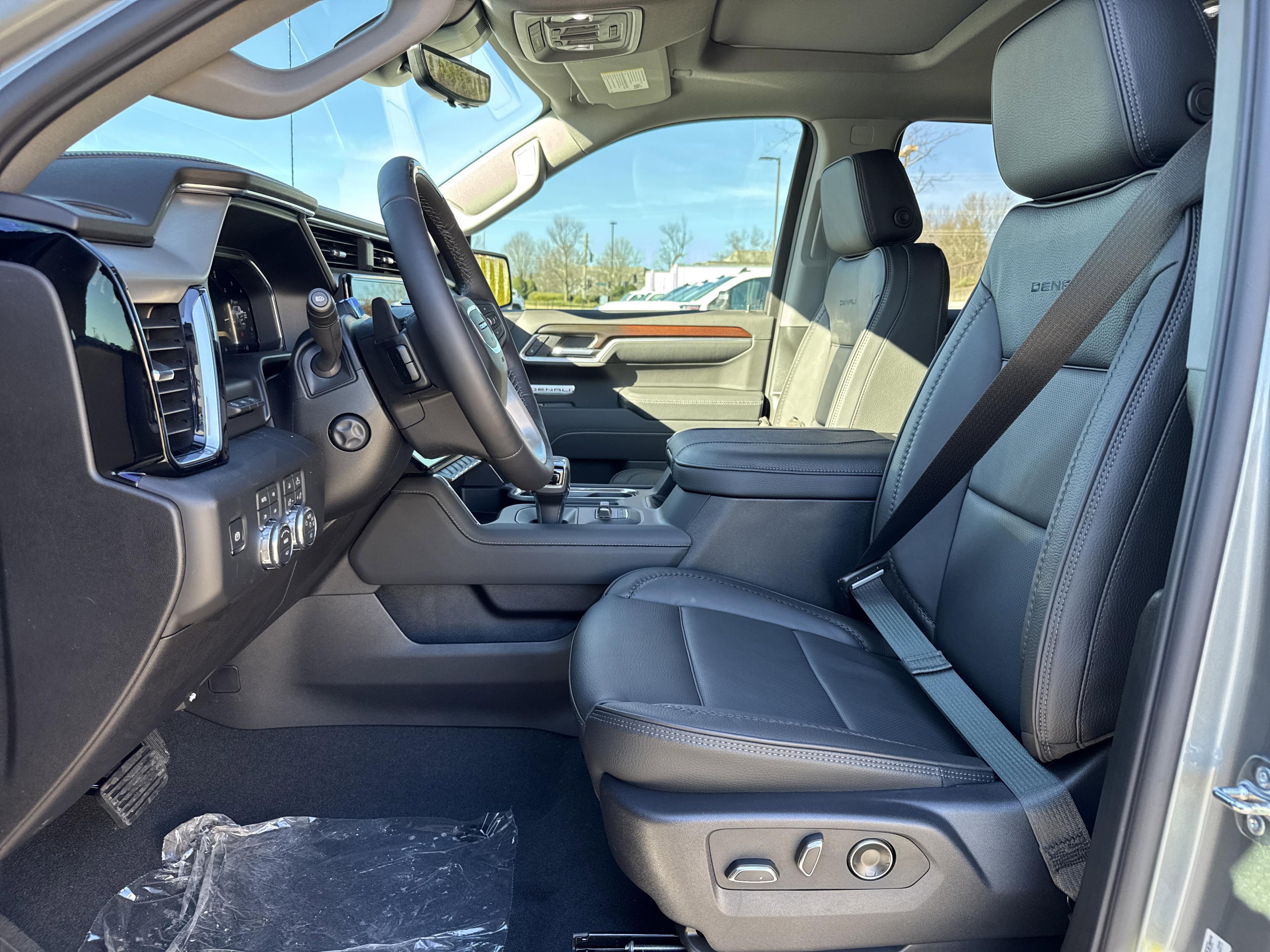 GMC Sierra 1500 Denali Four Wheel Drive Crew Cab - Thumbnail 15